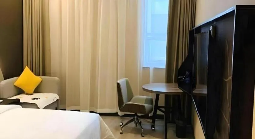 Bed in IU Hotels· Wuhan Jianghan Road Metro Station