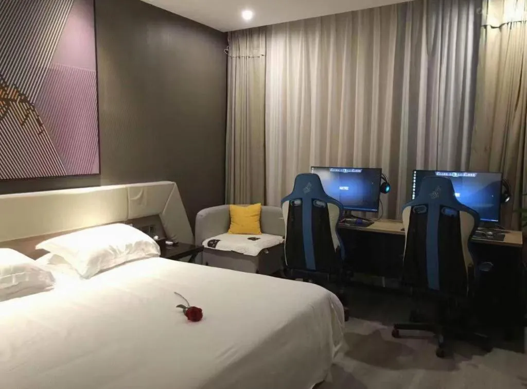 Bed in IU Hotels· Wuhan Jianghan Road Metro Station