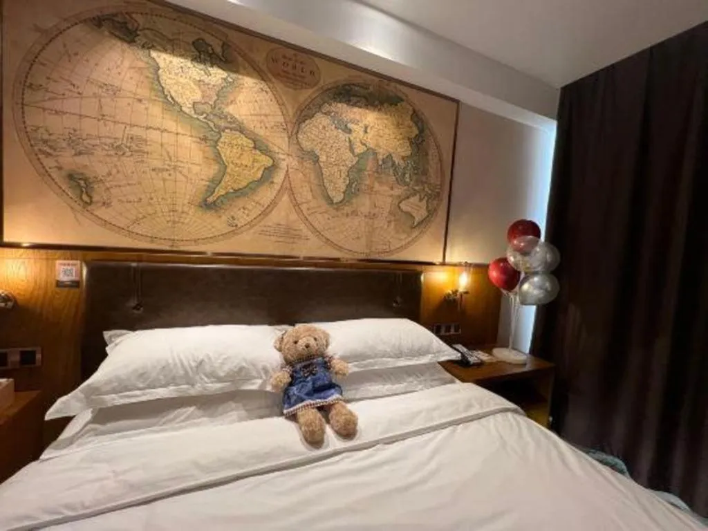 Bed in James Joyce Coffetel Changchun People's Square