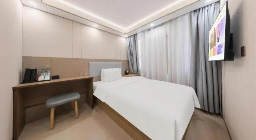 Bed in Thank Inn Plus Hotel Xinjiang Urumqi Tianshan District Bingtuan Erzhong