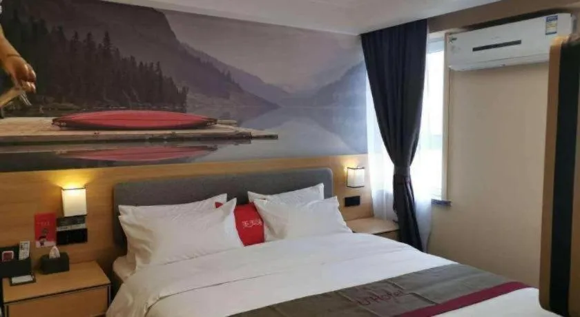 Bed in Thank Inn Plus Hotel Xinjiang Urumqi Tianshan District Bingtuan Erzhong