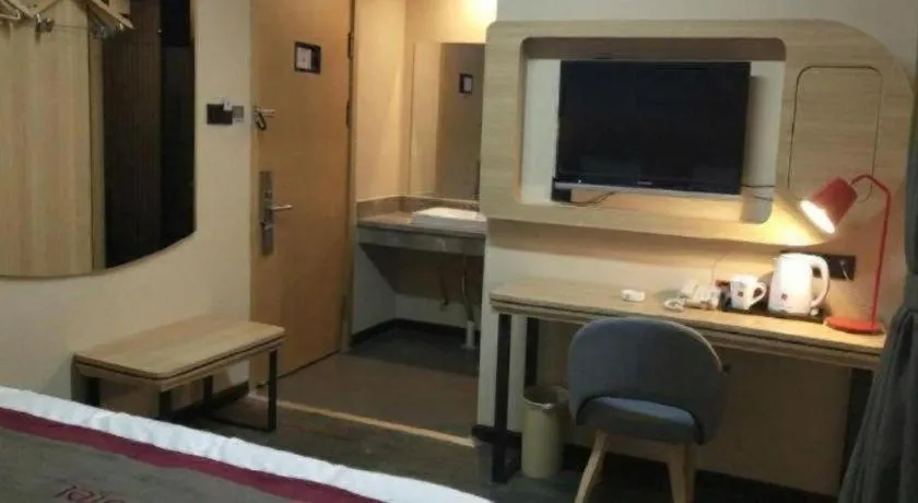 Bed in Thank Inn Plus Hotel Xinjiang Urumqi Tianshan District Bingtuan Erzhong