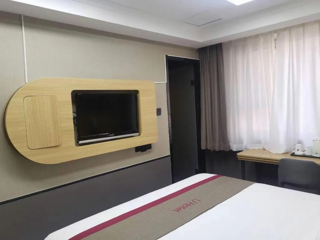 Bed in Thank Inn Plus Hotel Xinjiang Urumqi Tianshan District Bingtuan Erzhong