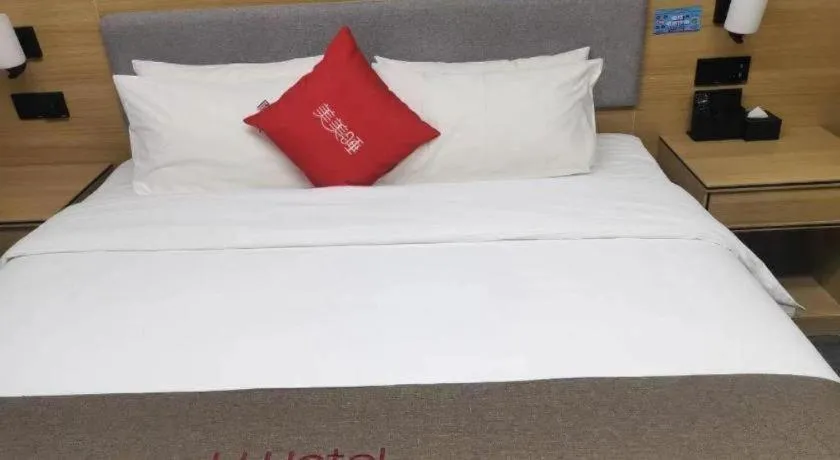 Bed in Thank Inn Plus Hotel Xinjiang Urumqi Tianshan District Bingtuan Erzhong