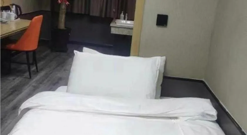 Bed in Thank Inn Plus Hotel Xinjiang Urumqi Tianshan District Bingtuan Erzhong