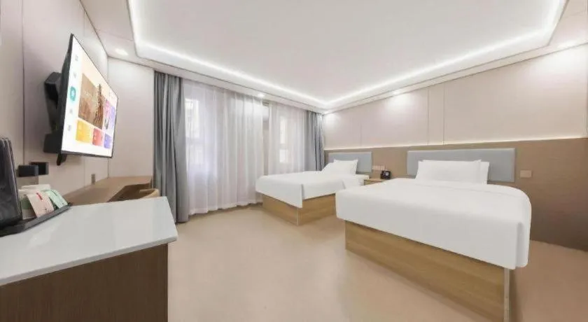 Bed in Thank Inn Plus Hotel Xinjiang Urumqi Tianshan District Bingtuan Erzhong