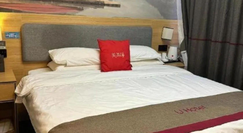 Bed in Thank Inn Plus Hotel Xinjiang Urumqi Tianshan District Bingtuan Erzhong