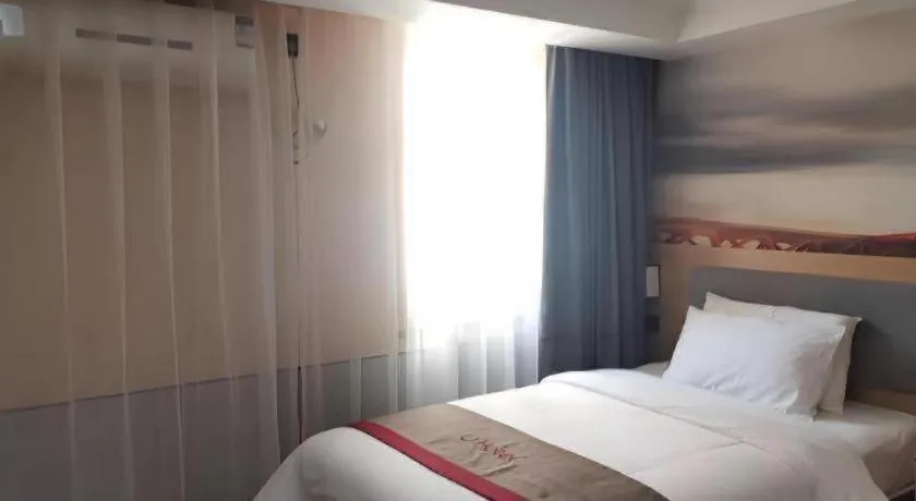 Bed in Thank Inn Plus Hotel Xinjiang Urumqi Tianshan District Bingtuan Erzhong