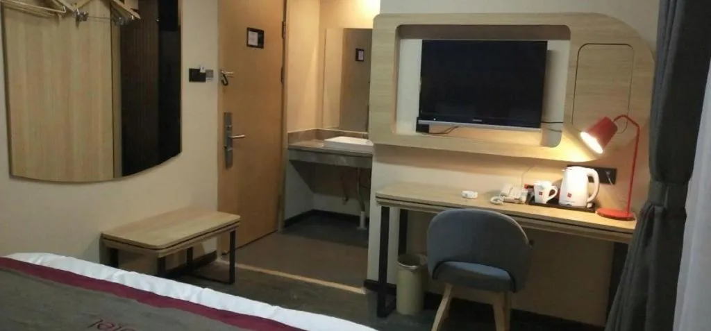 Bed in Thank Inn Plus Hotel Xinjiang Urumqi Tianshan District Bingtuan Erzhong