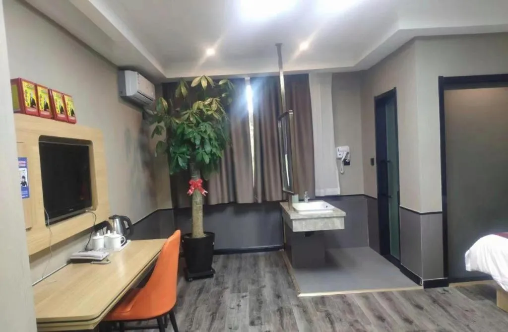 Bed in Thank Inn Plus Hotel Xinjiang Urumqi Tianshan District Bingtuan Erzhong