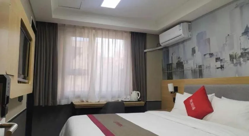 Bed in Thank Inn Plus Hotel Xinjiang Urumqi Tianshan District Bingtuan Erzhong