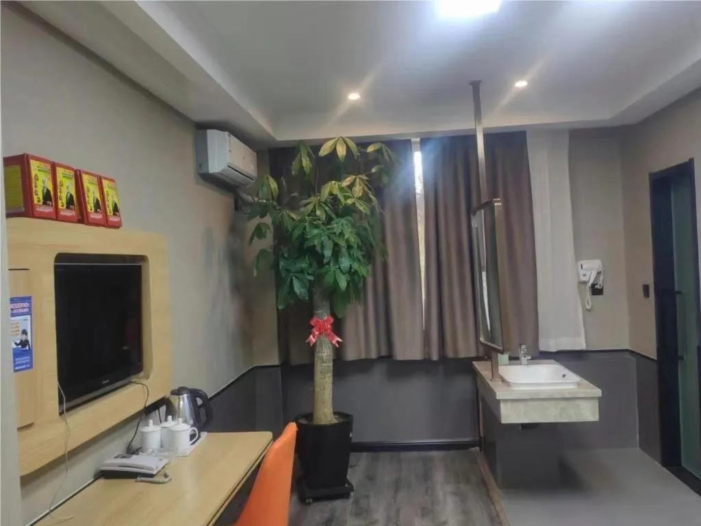 Bed in Thank Inn Plus Hotel Xinjiang Urumqi Tianshan District Bingtuan Erzhong