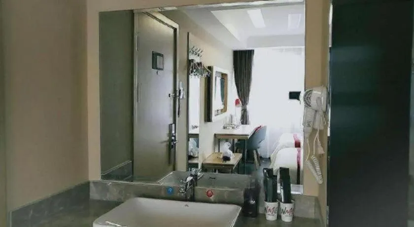 Bed in Thank Inn Plus Hotel Xinjiang Urumqi Tianshan District Bingtuan Erzhong