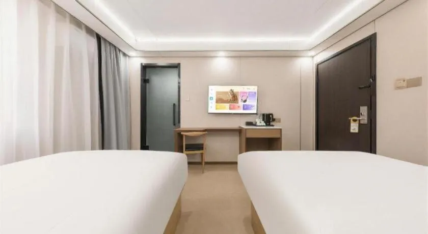 Bed in Thank Inn Plus Hotel Xinjiang Urumqi Tianshan District Bingtuan Erzhong