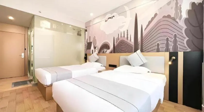 Bed in Thank Inn Hotel Hainan Sanya Sanya Bay Seascape Branch