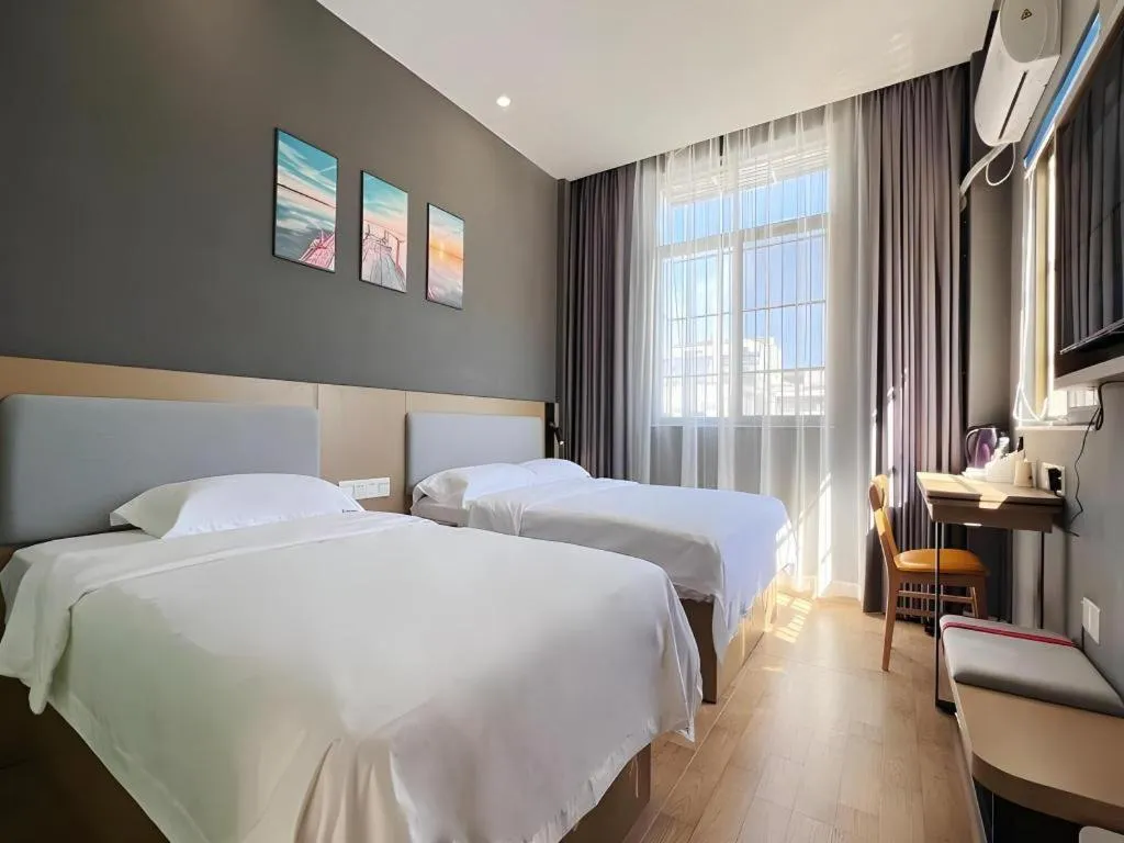 Bed in Thank Inn Hotel Hainan Sanya Sanya Bay Seascape Branch