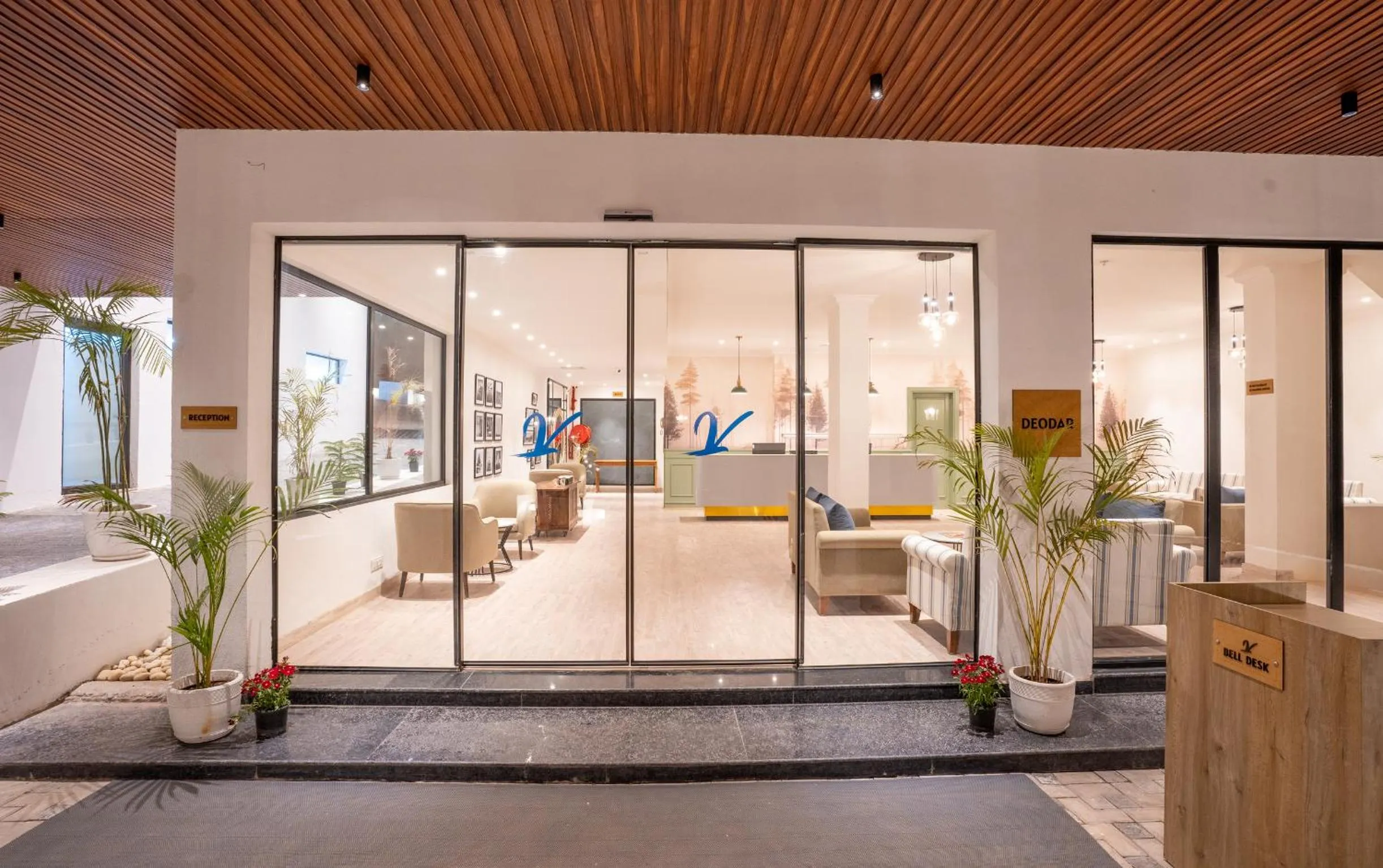 Lobby or reception, Bed in Velmore Kasauli Operated by Royal Orchid Hotel Ltd.