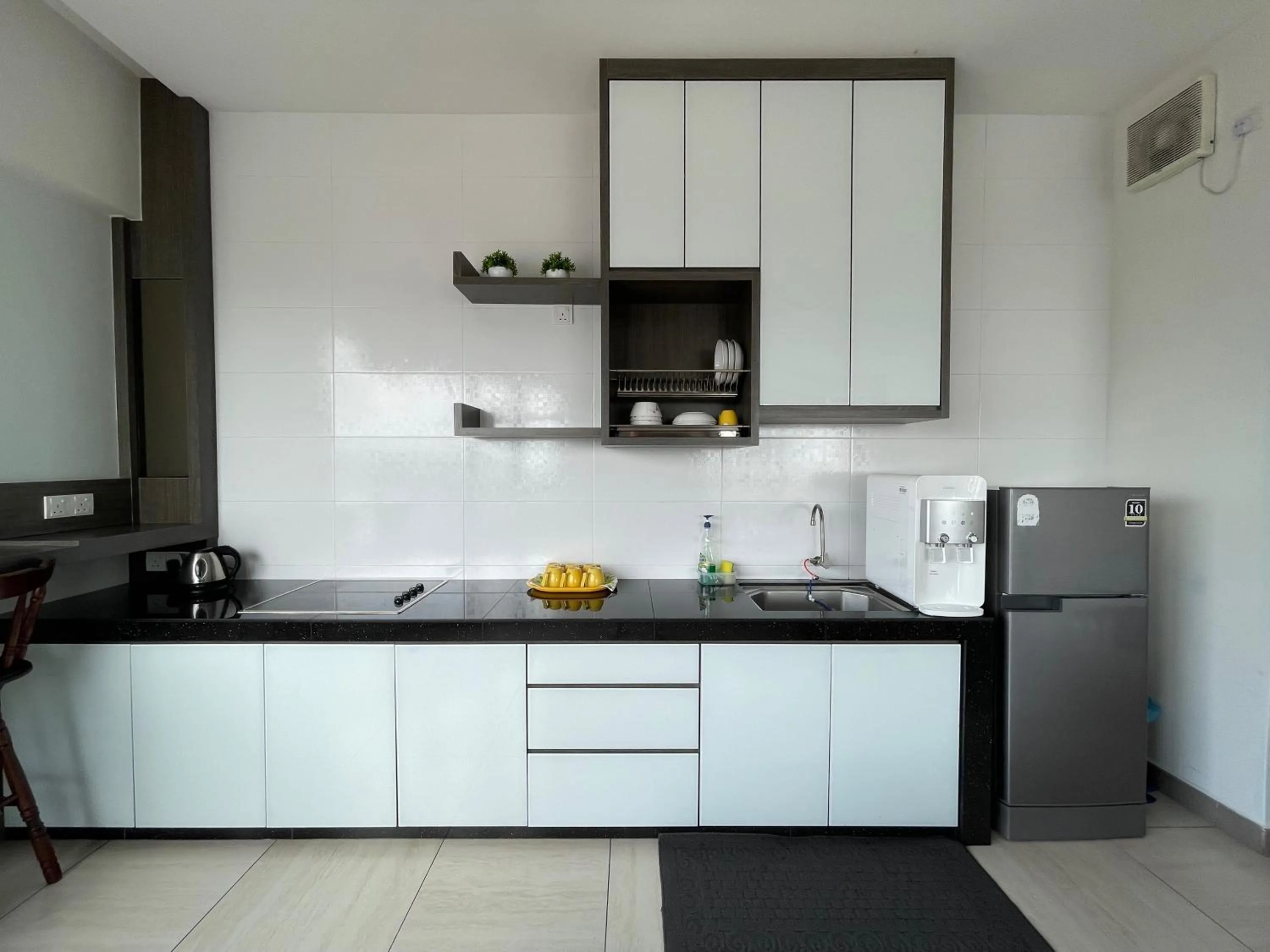 Kitchen or kitchenette in The Octagon Suites at Ipoh City Centre, 6 pax