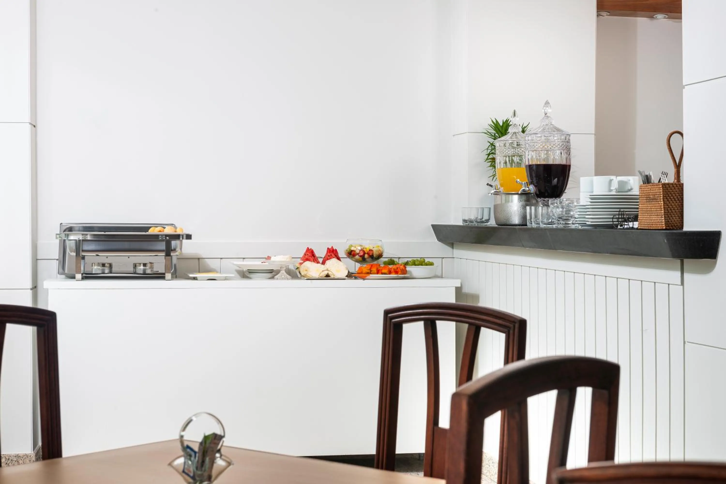 Food and drinks in Lym Flat Hotel