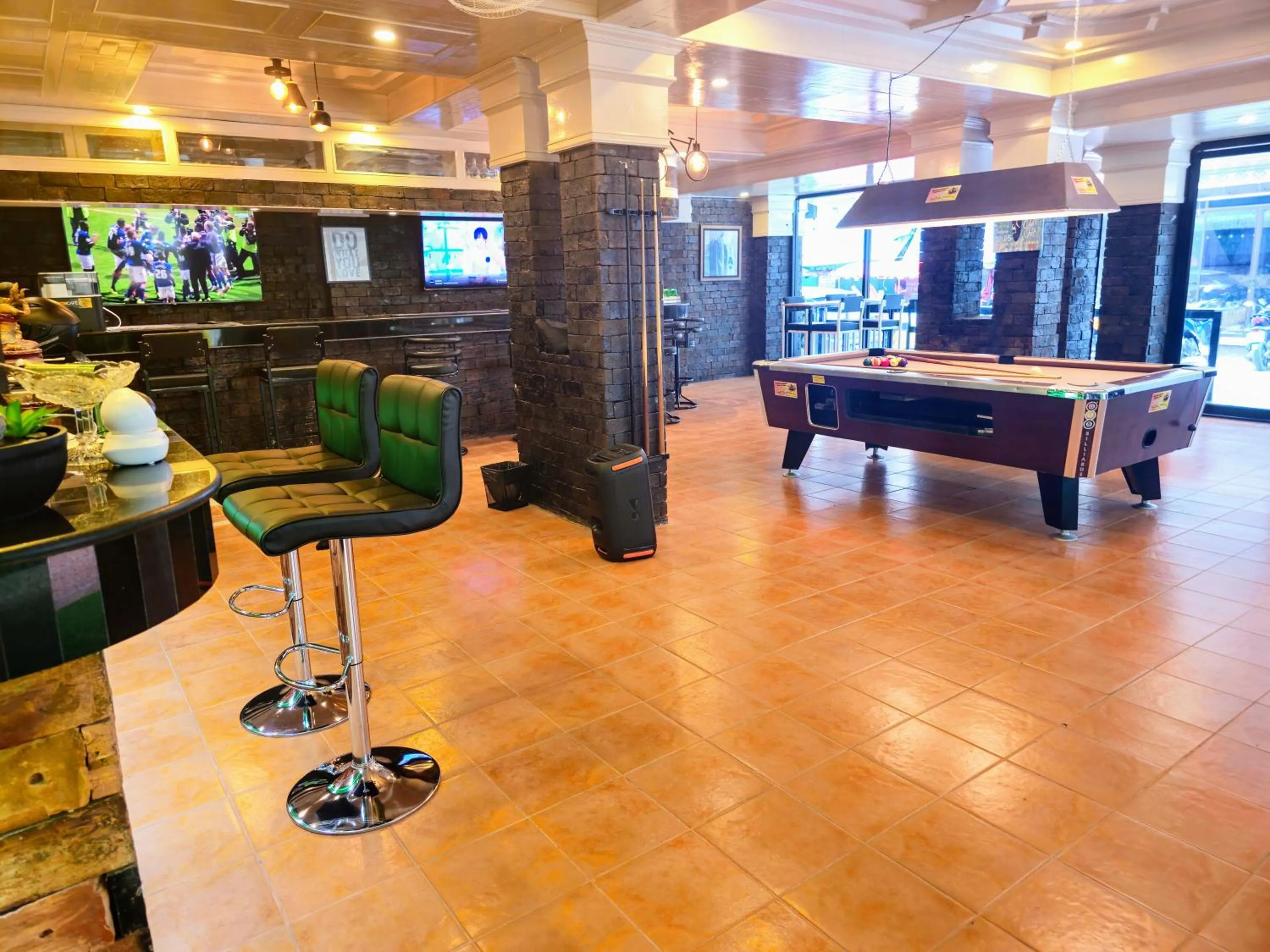 Restaurant/places to eat in Rock Shore Patong