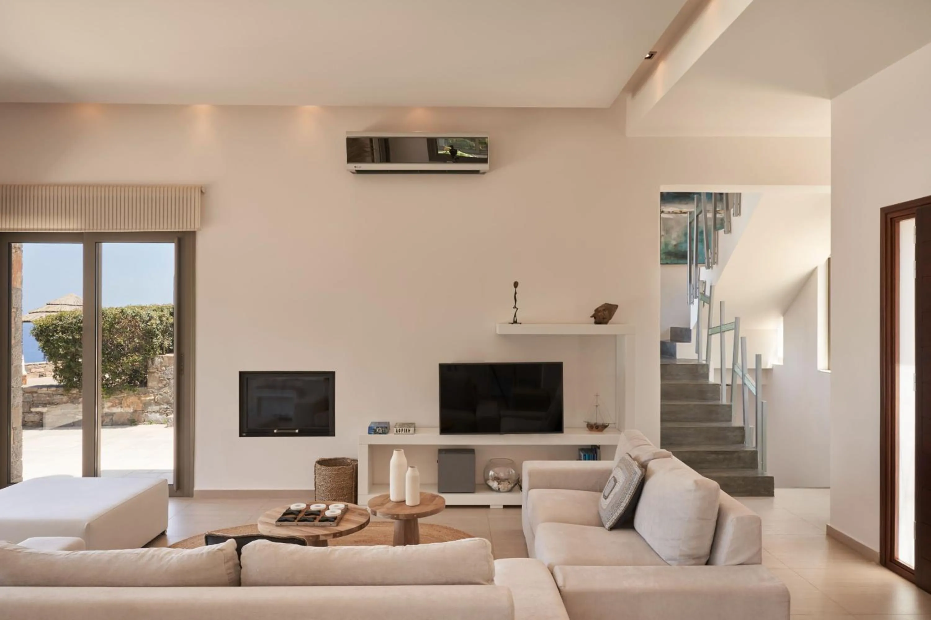 Living room in Elounda White Pearl Villa