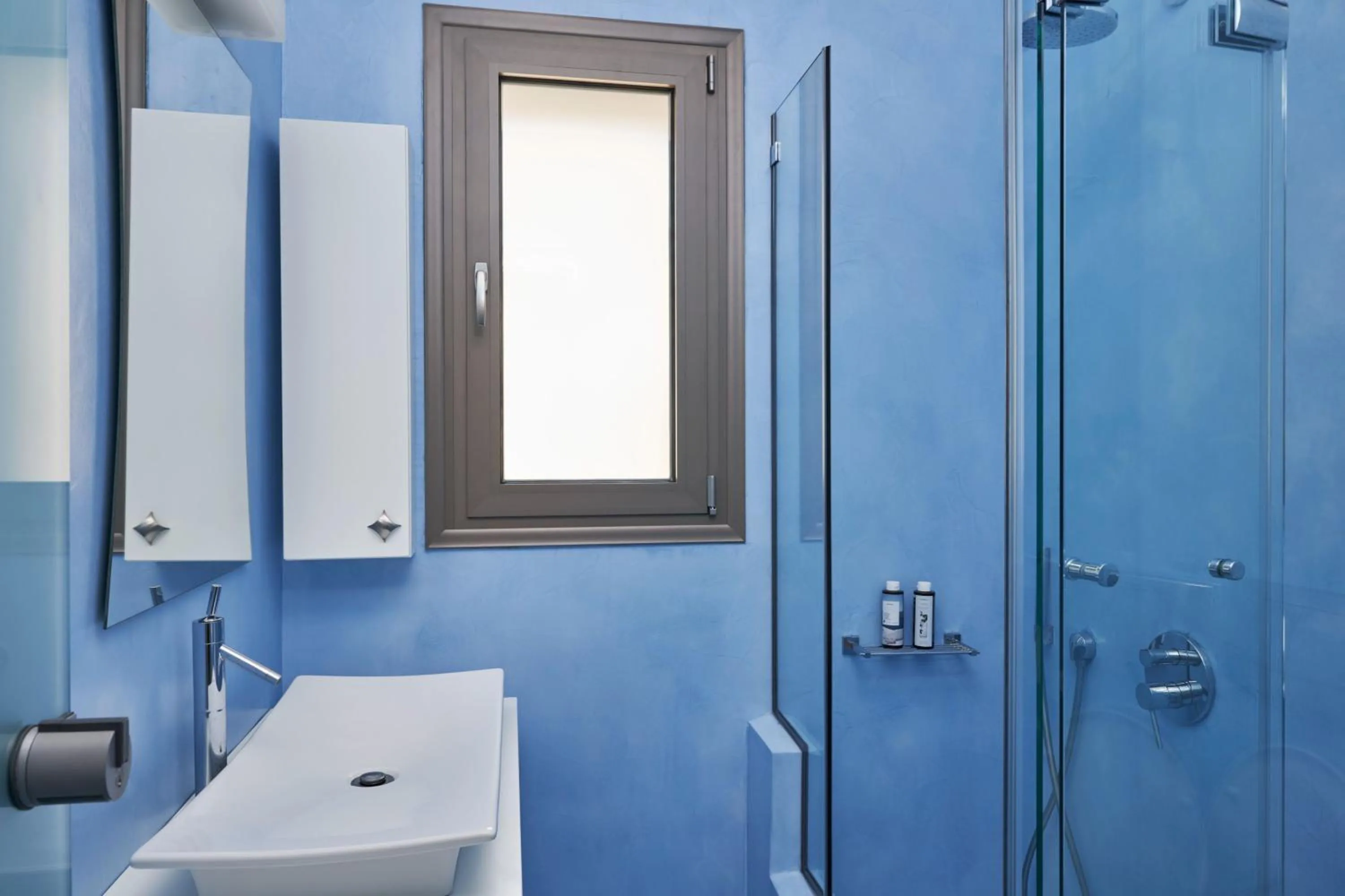 Shower in Elounda White Pearl Villa