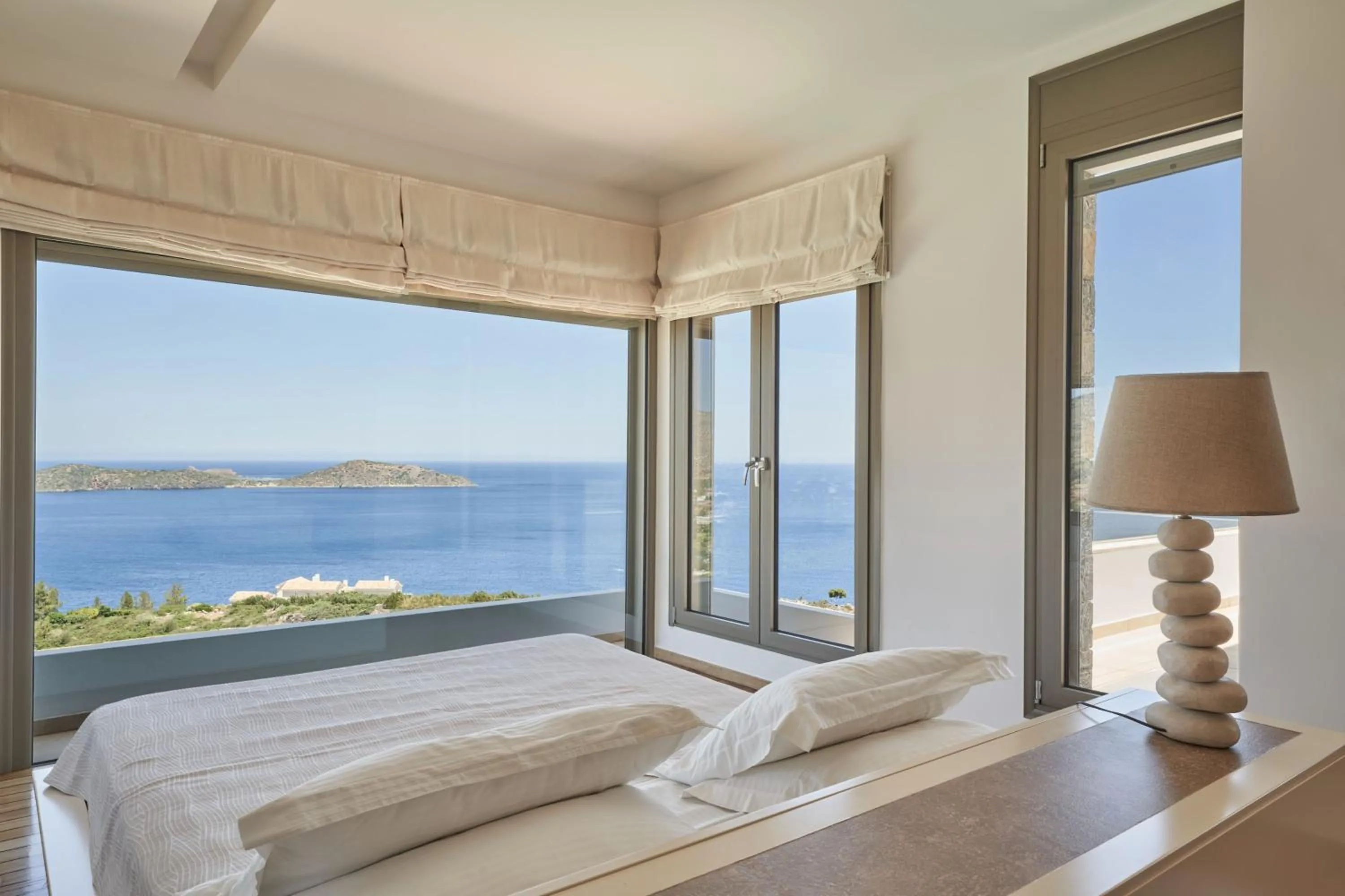 Bed in Elounda White Pearl Villa