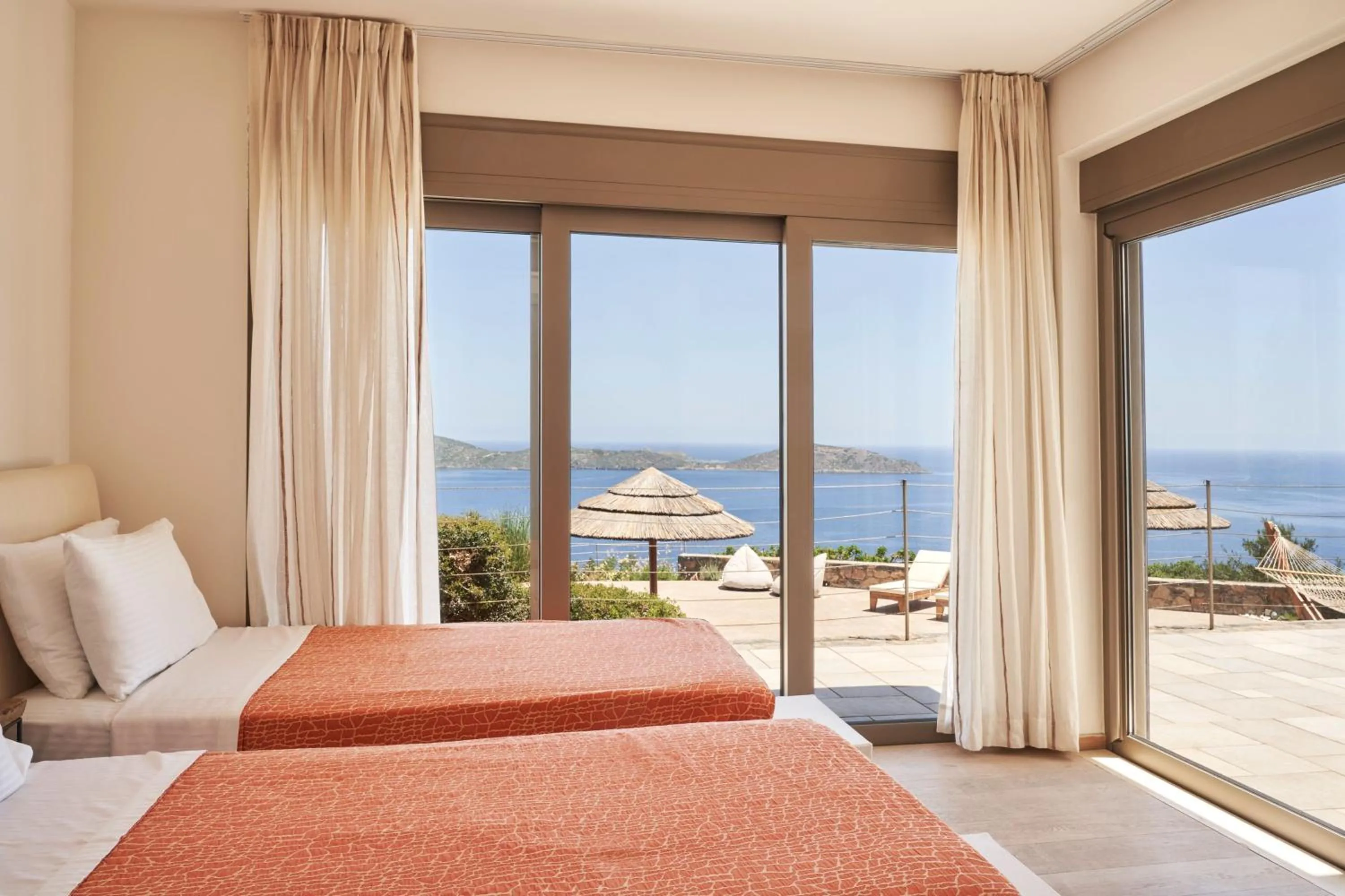 Photo of the whole room, Bed in Elounda White Pearl Villa