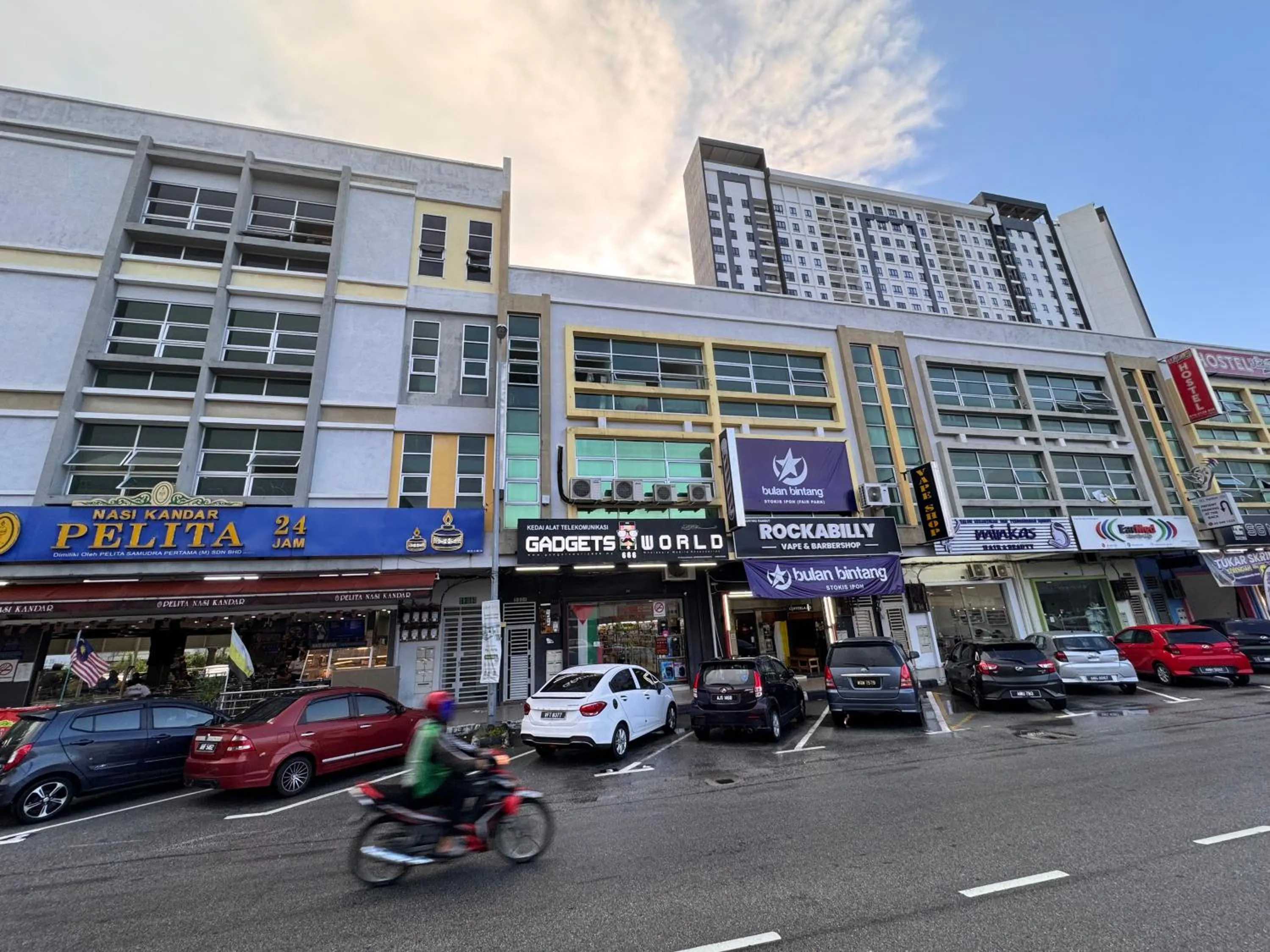 Shopping Area in Ipoh Horizon Skypool Town Suites 4-11pax by IWH Suites
