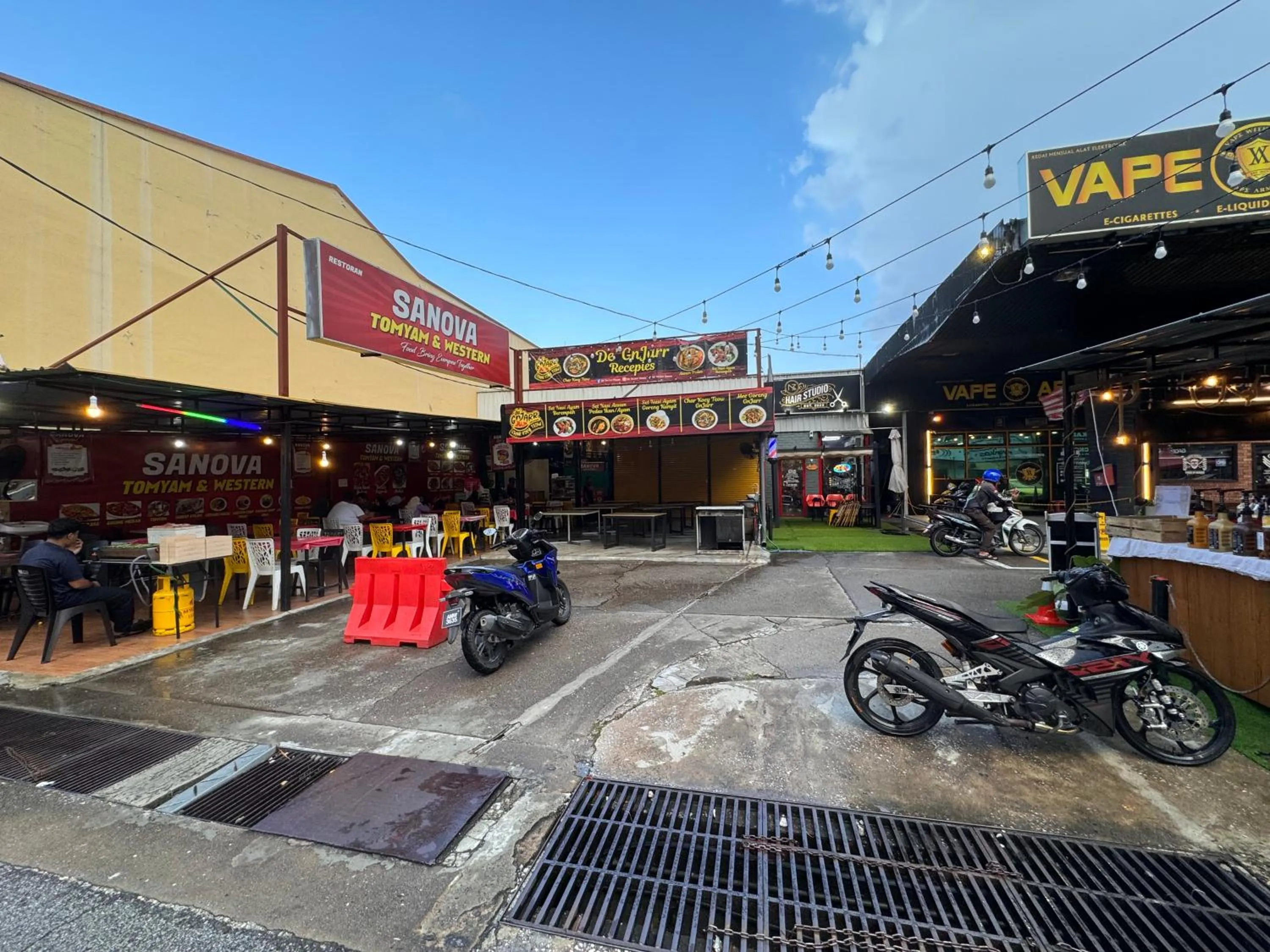 Restaurant/places to eat in Ipoh Horizon Skypool Town Suites 4-11pax by IWH Suites