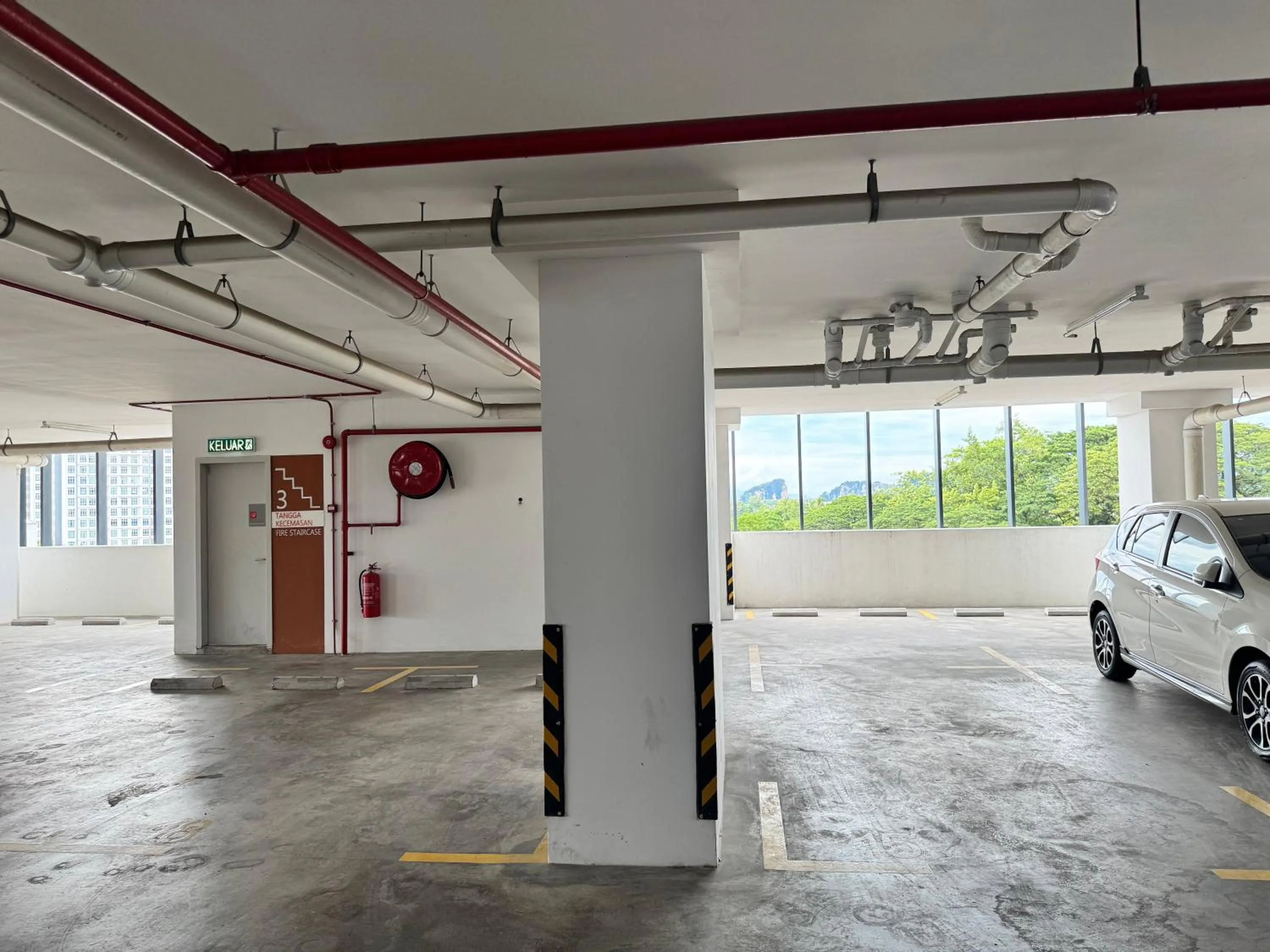 Parking in Ipoh Horizon Skypool Town Suites 4-11pax by IWH Suites