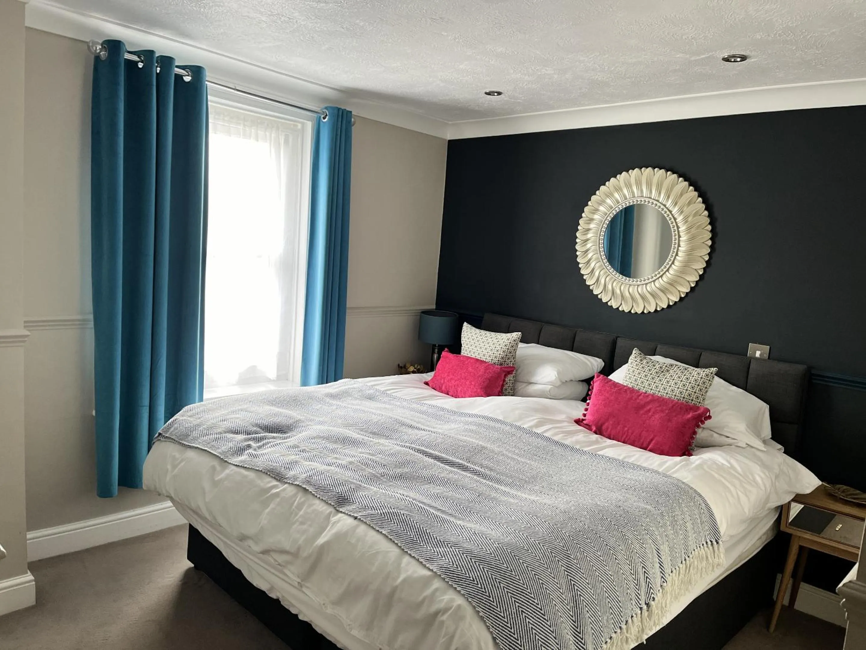 Bedroom, Bed in The Ship Hotel