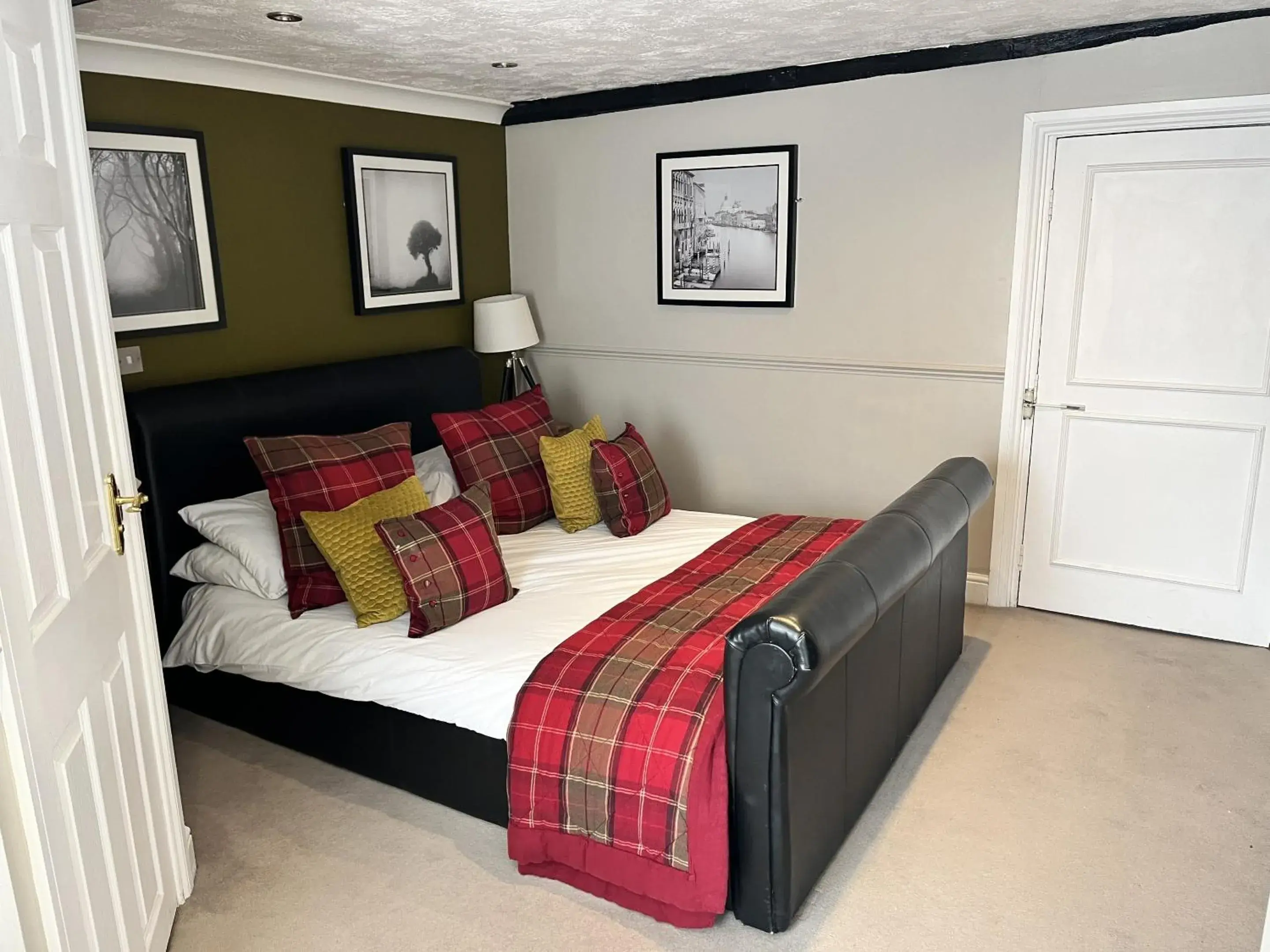 Bedroom, Bed in The Ship Hotel Bedroom, Bed in The Ship Hotel