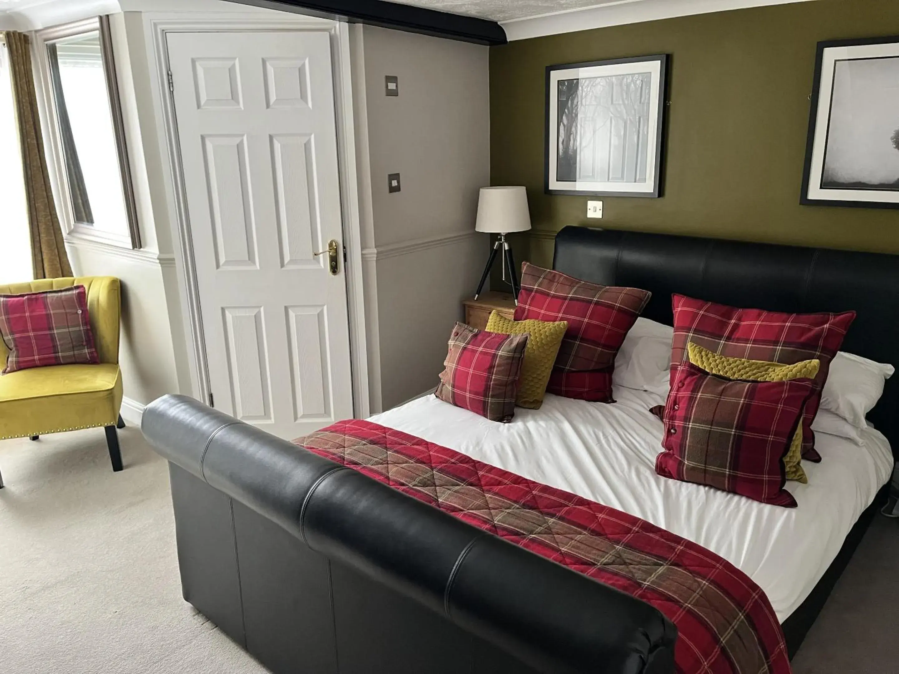 King Room in The Ship Hotel King Room in The Ship Hotel