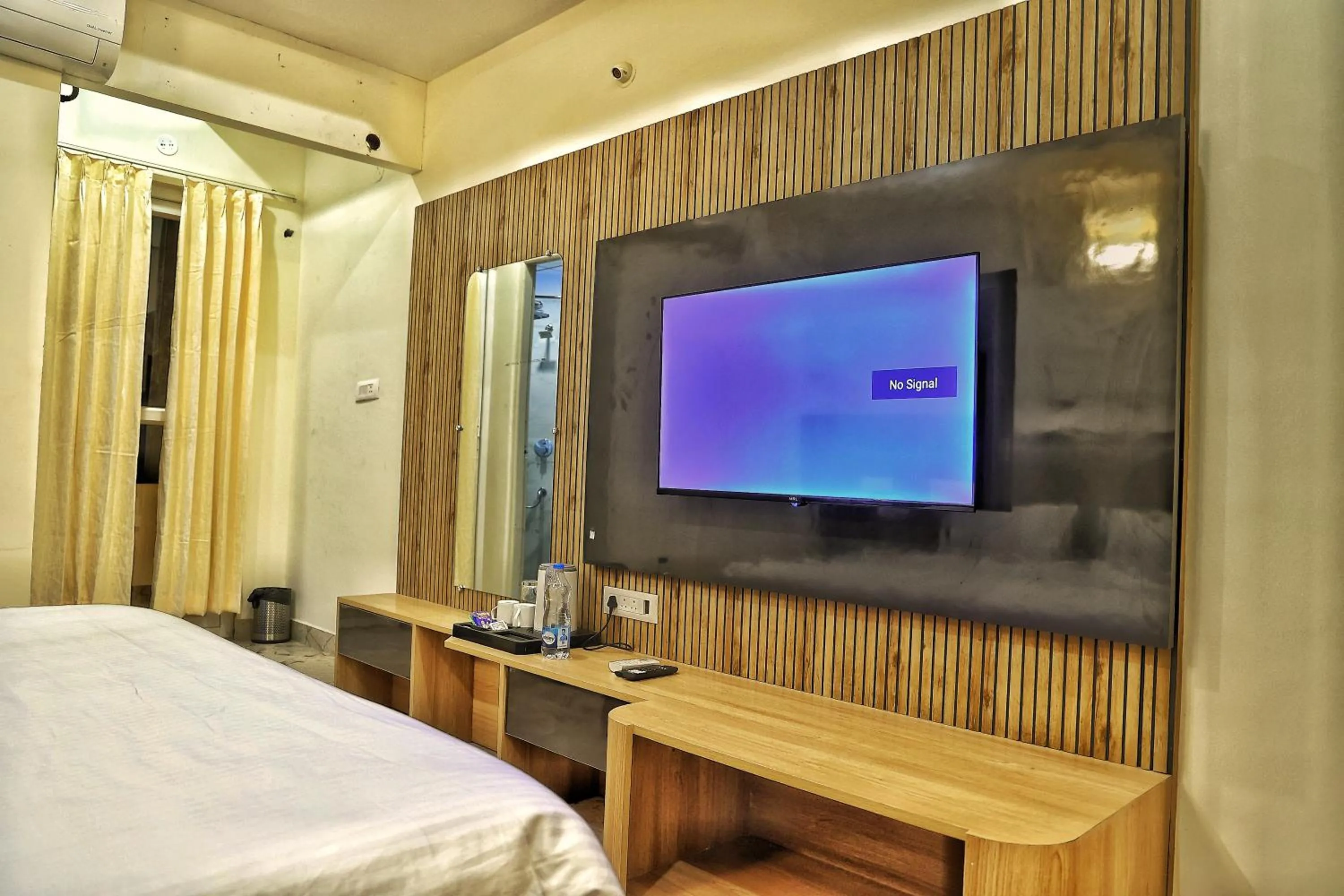 Bed in Hotel Aaryan Comforts - Peenya