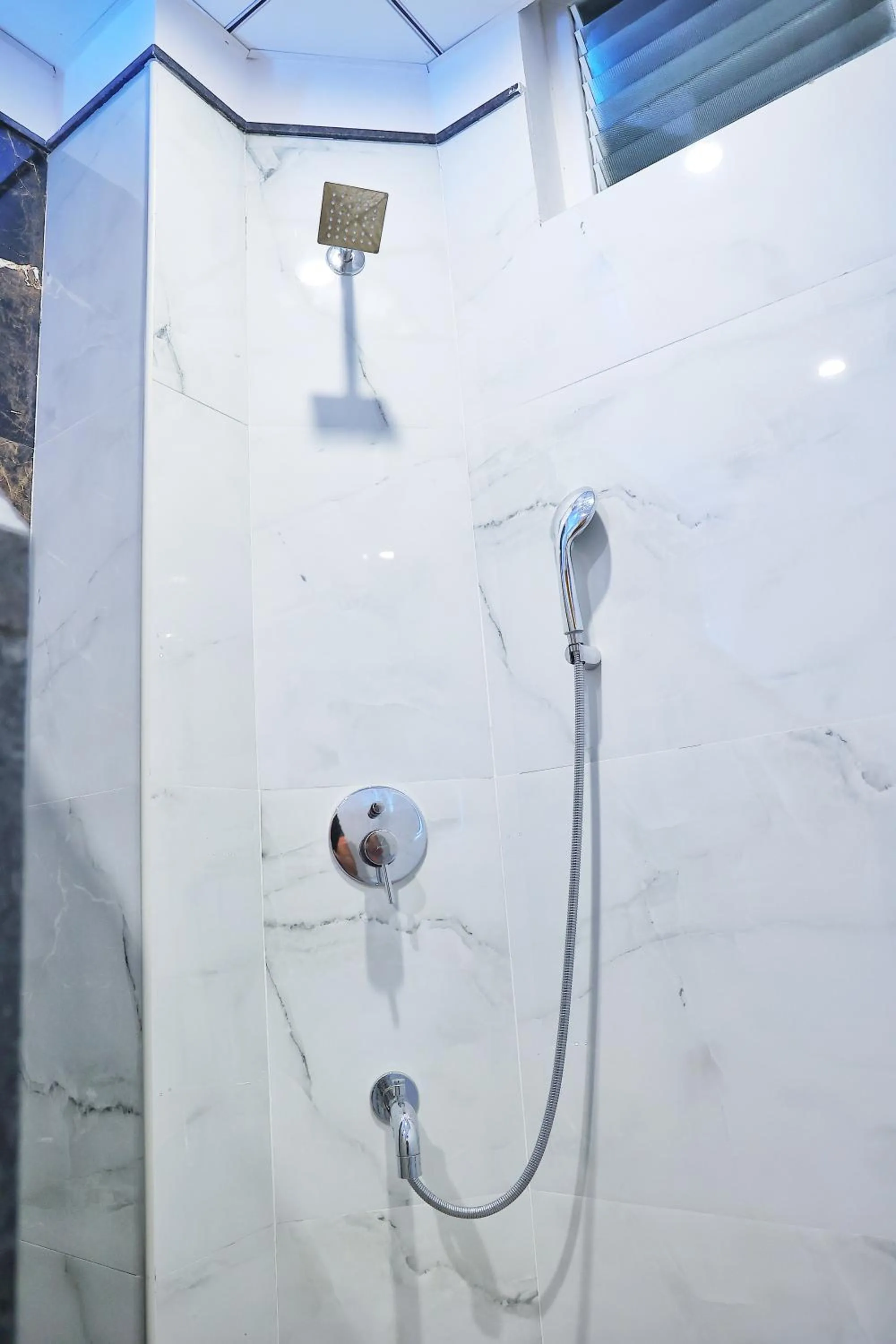 Shower in Hotel Aaryan Comforts - Peenya