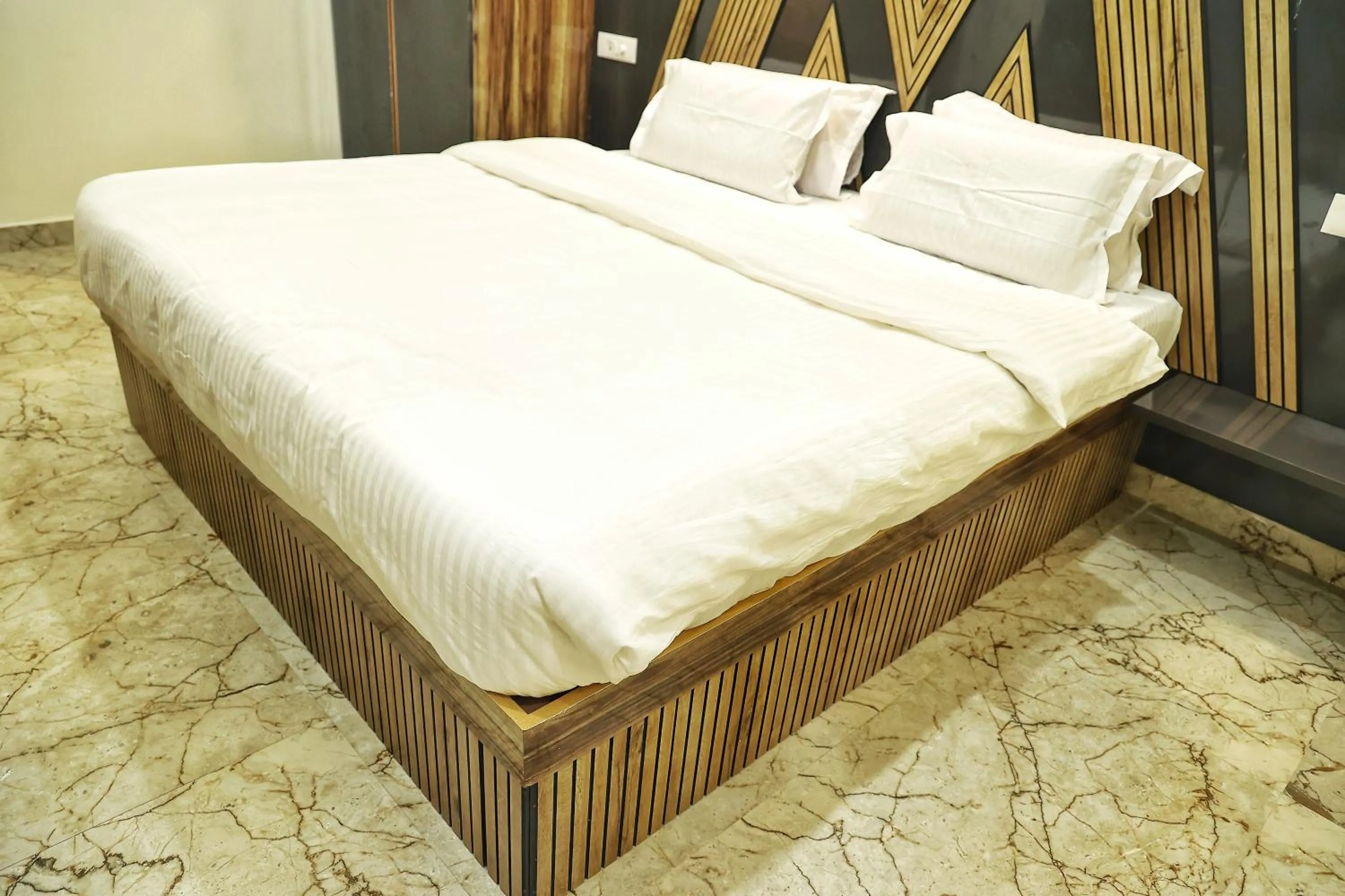 Bed in Hotel Aaryan Comforts - Peenya