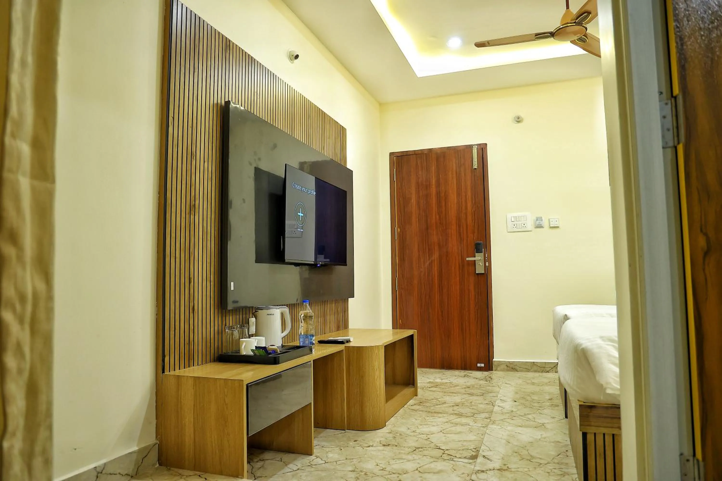 Bed in Hotel Aaryan Comforts - Peenya