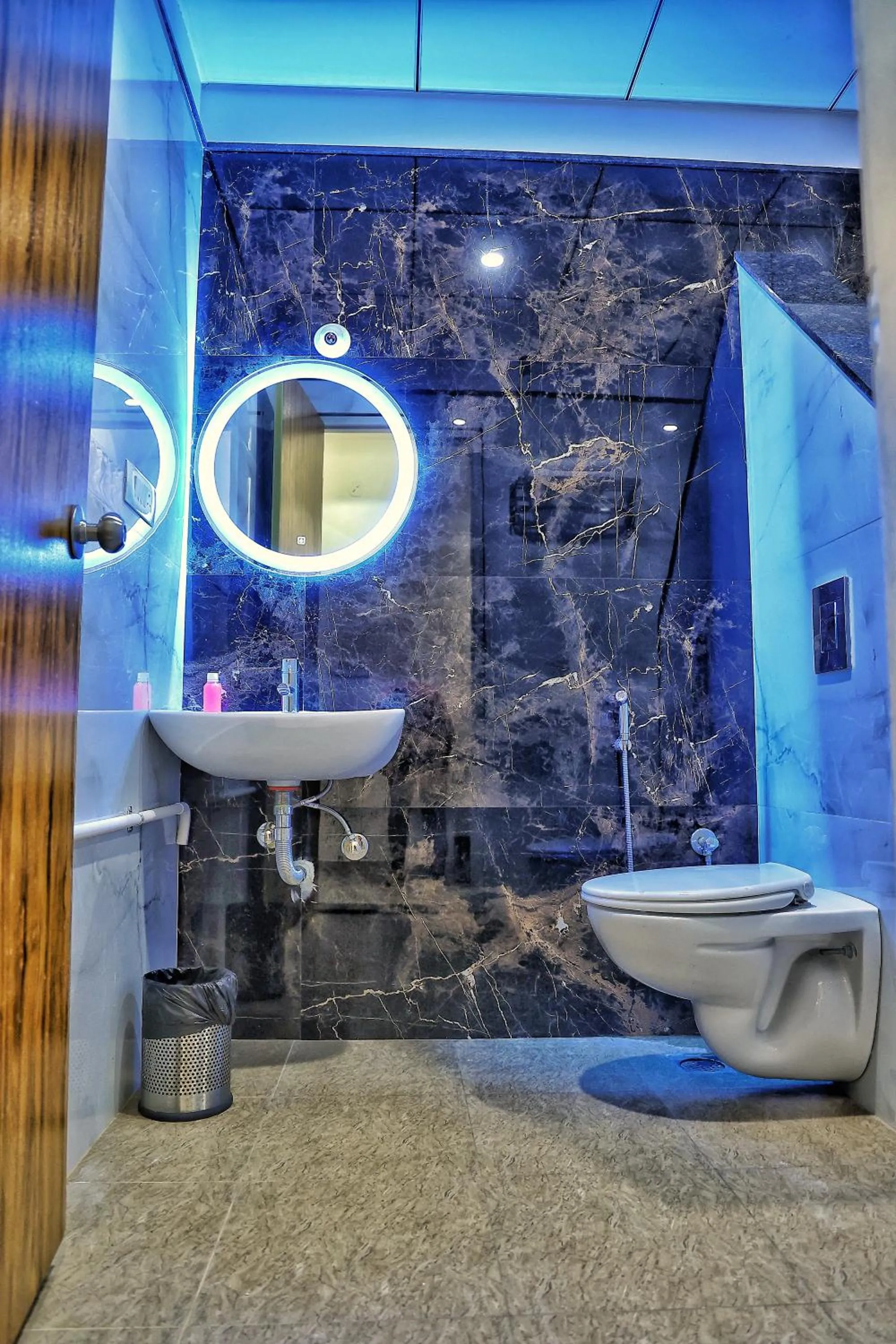 Shower in Hotel Aaryan Comforts - Peenya