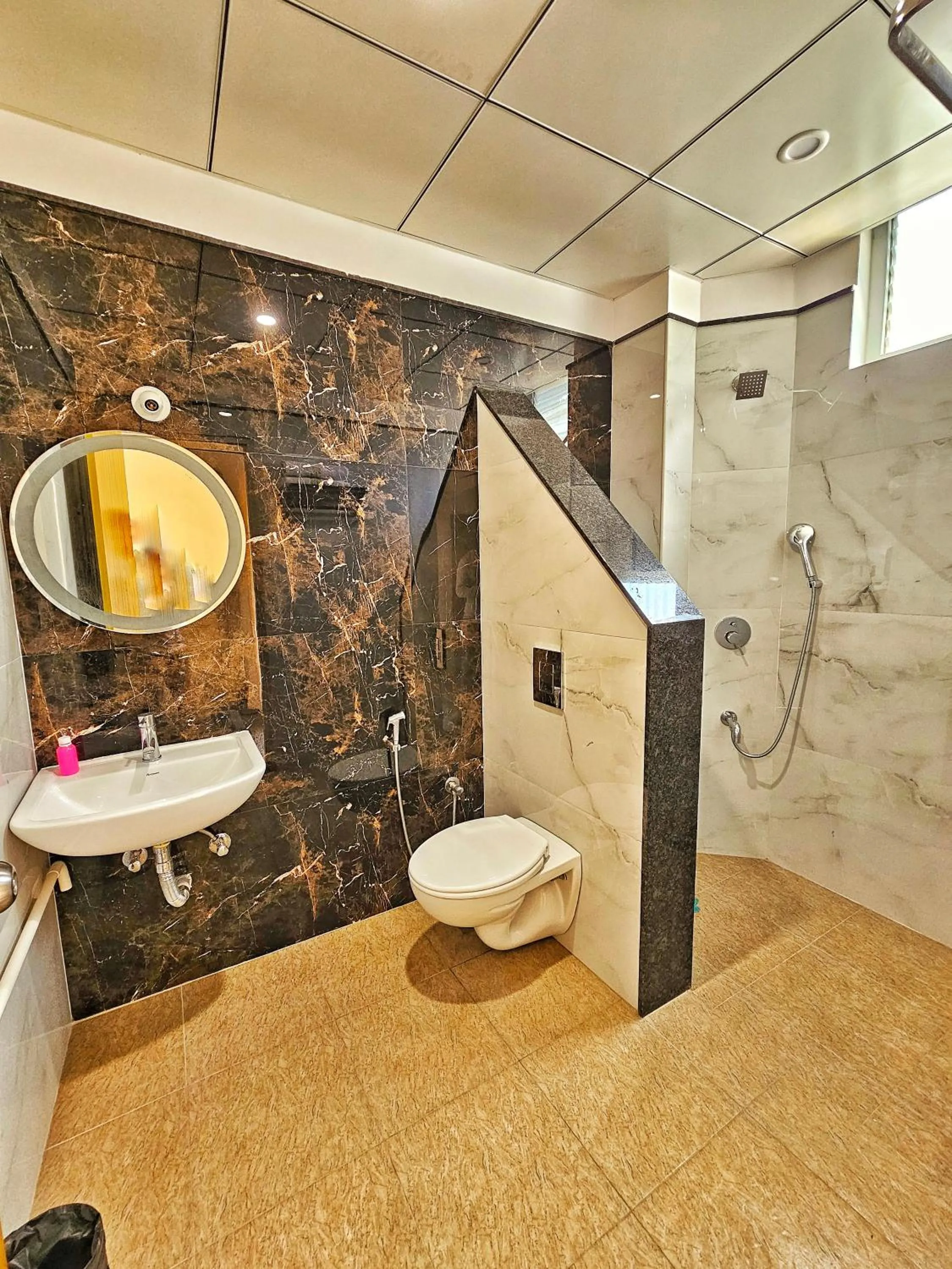 Shower in Hotel Aaryan Comforts - Peenya