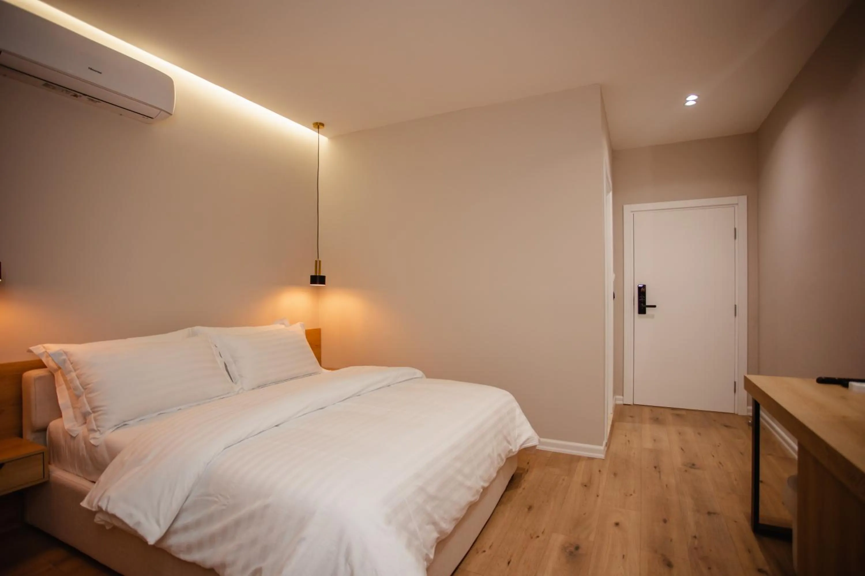 Bed in Oro Inn Hotel