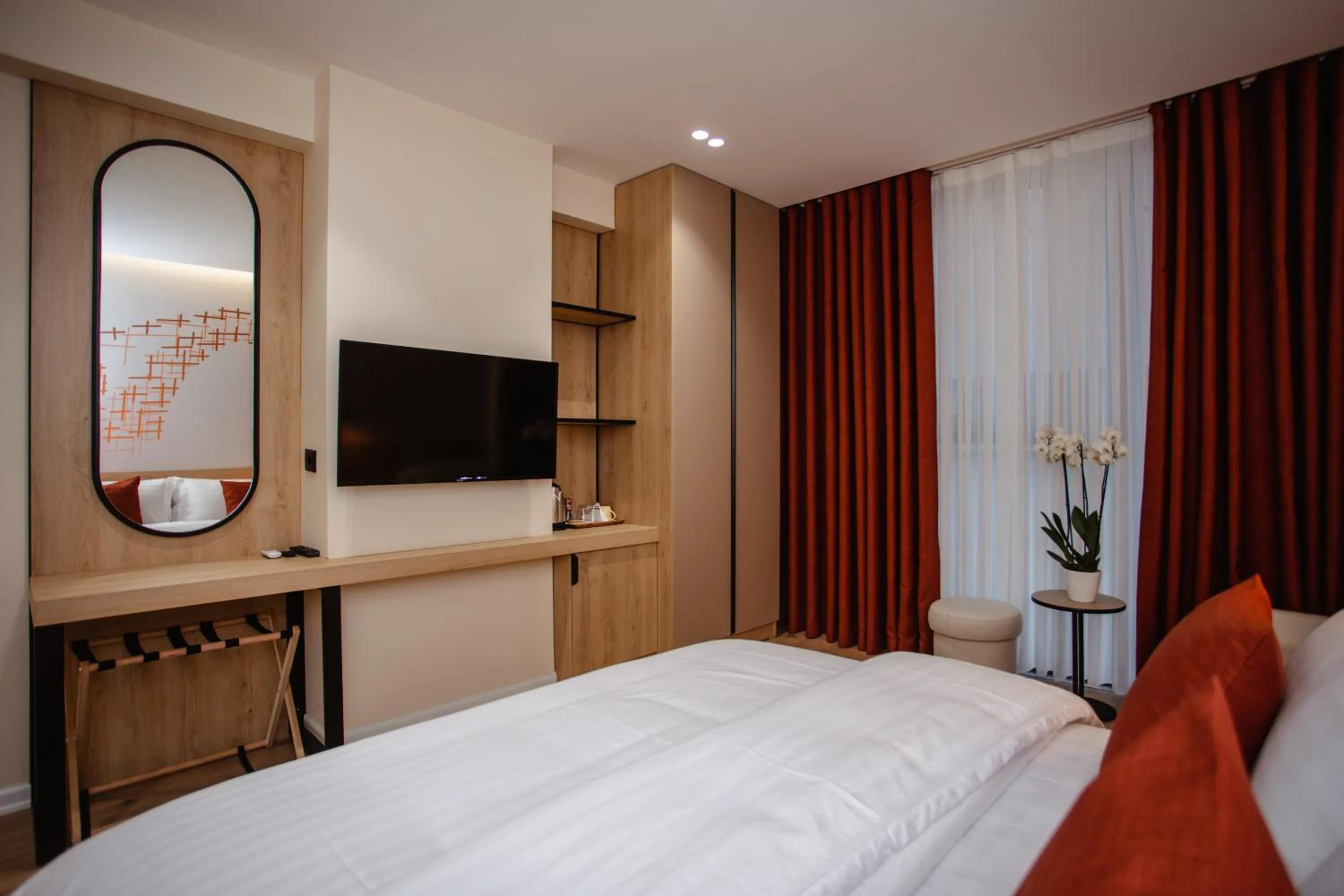 Bed in Oro Inn Hotel