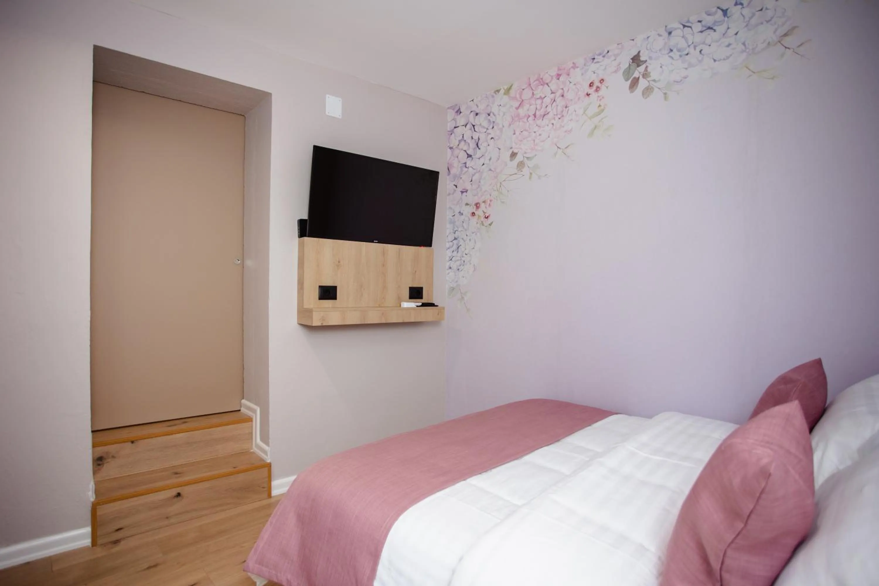 Bed in Oro Inn Hotel