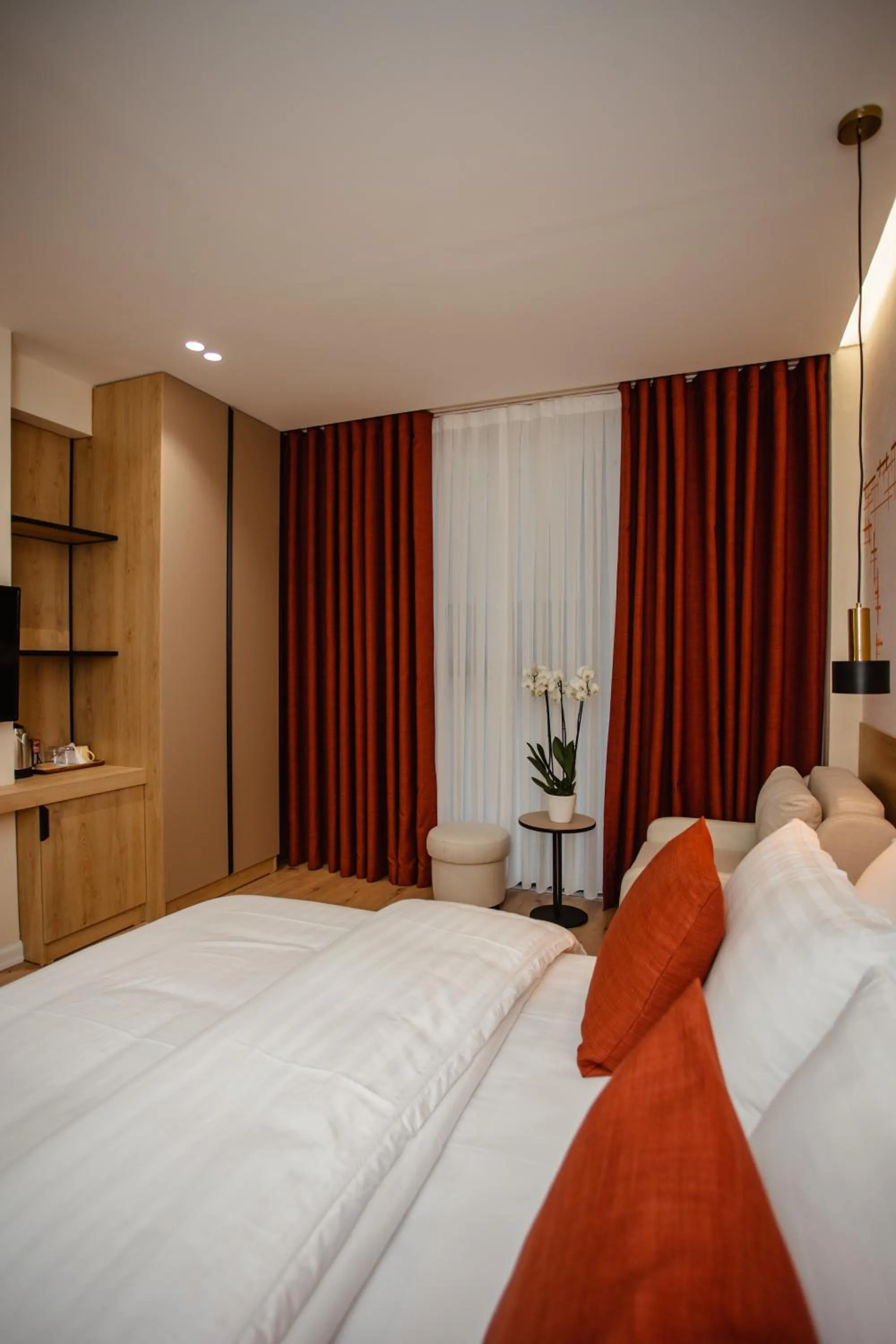 Bed in Oro Inn Hotel