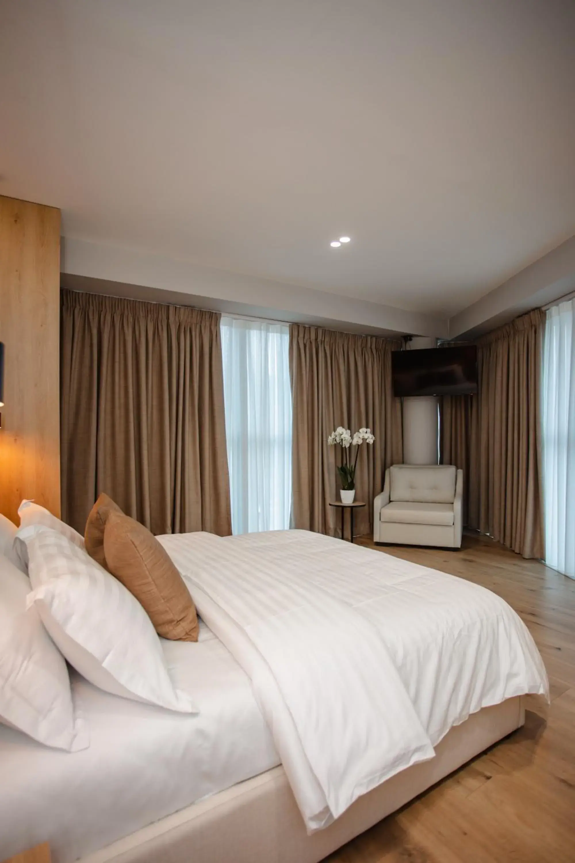 Bed in Oro Inn Hotel Bed in Oro Inn Hotel