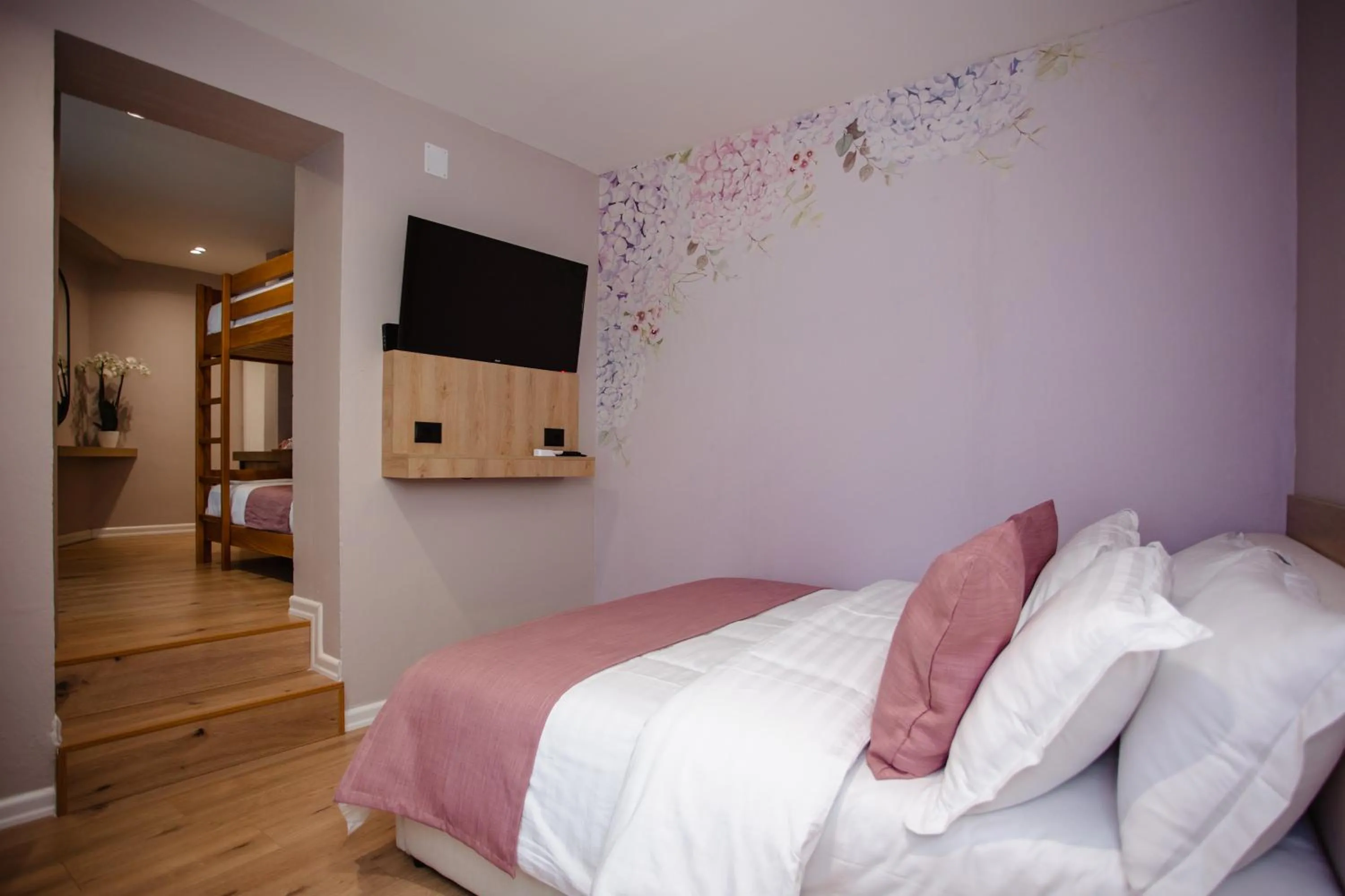 Bed in Oro Inn Hotel