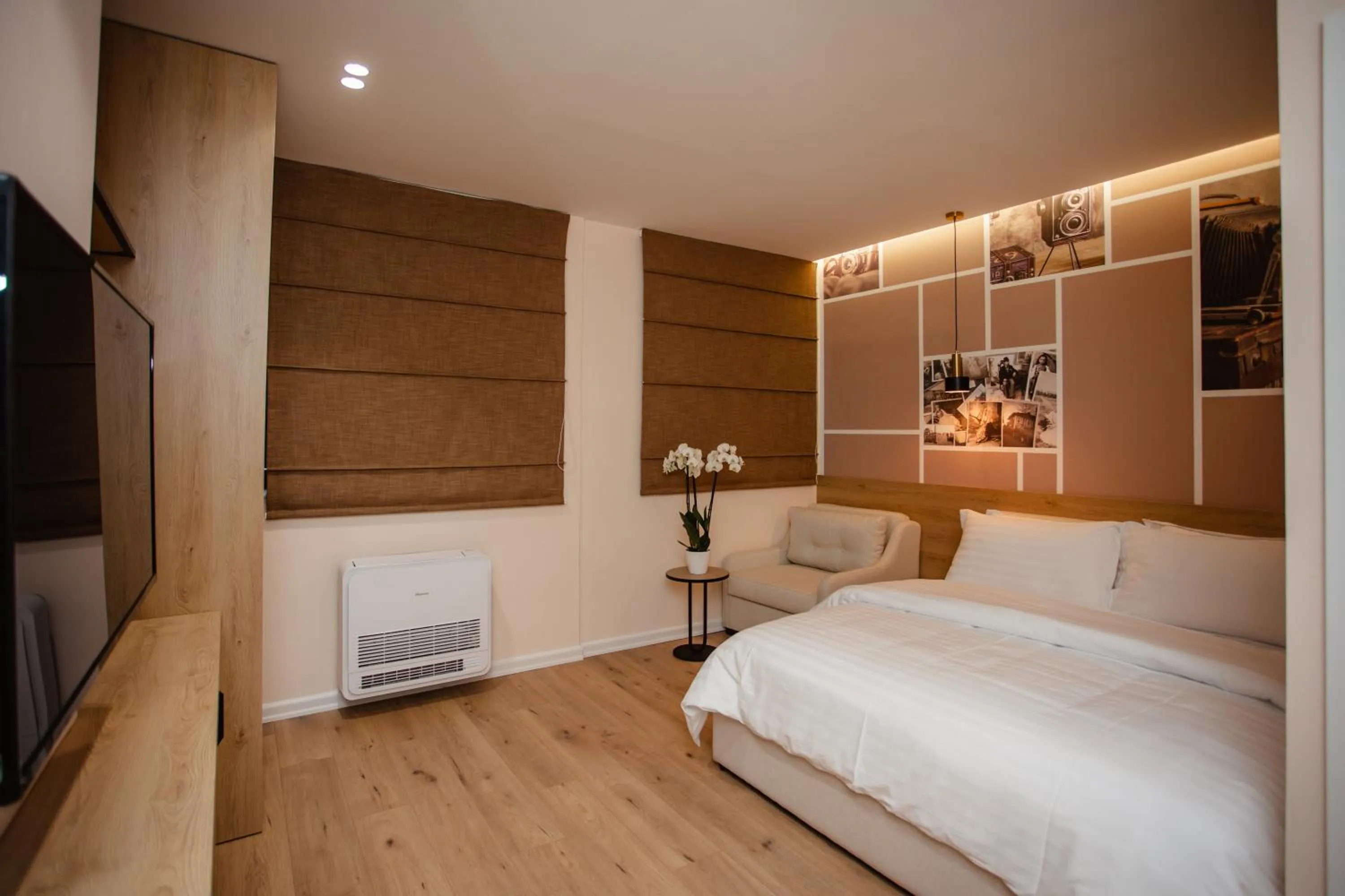 Bed in Oro Inn Hotel