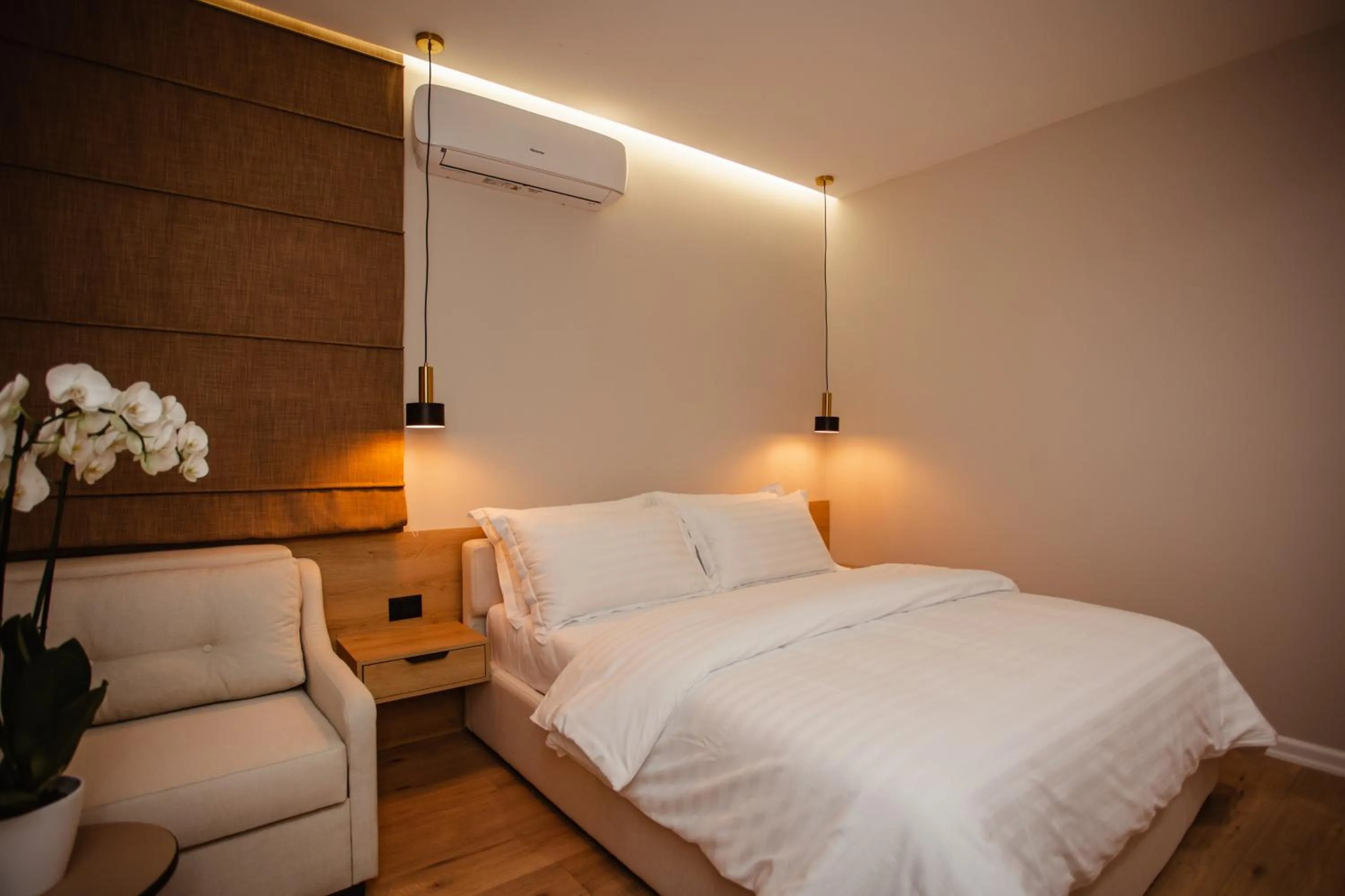 Bed in Oro Inn Hotel