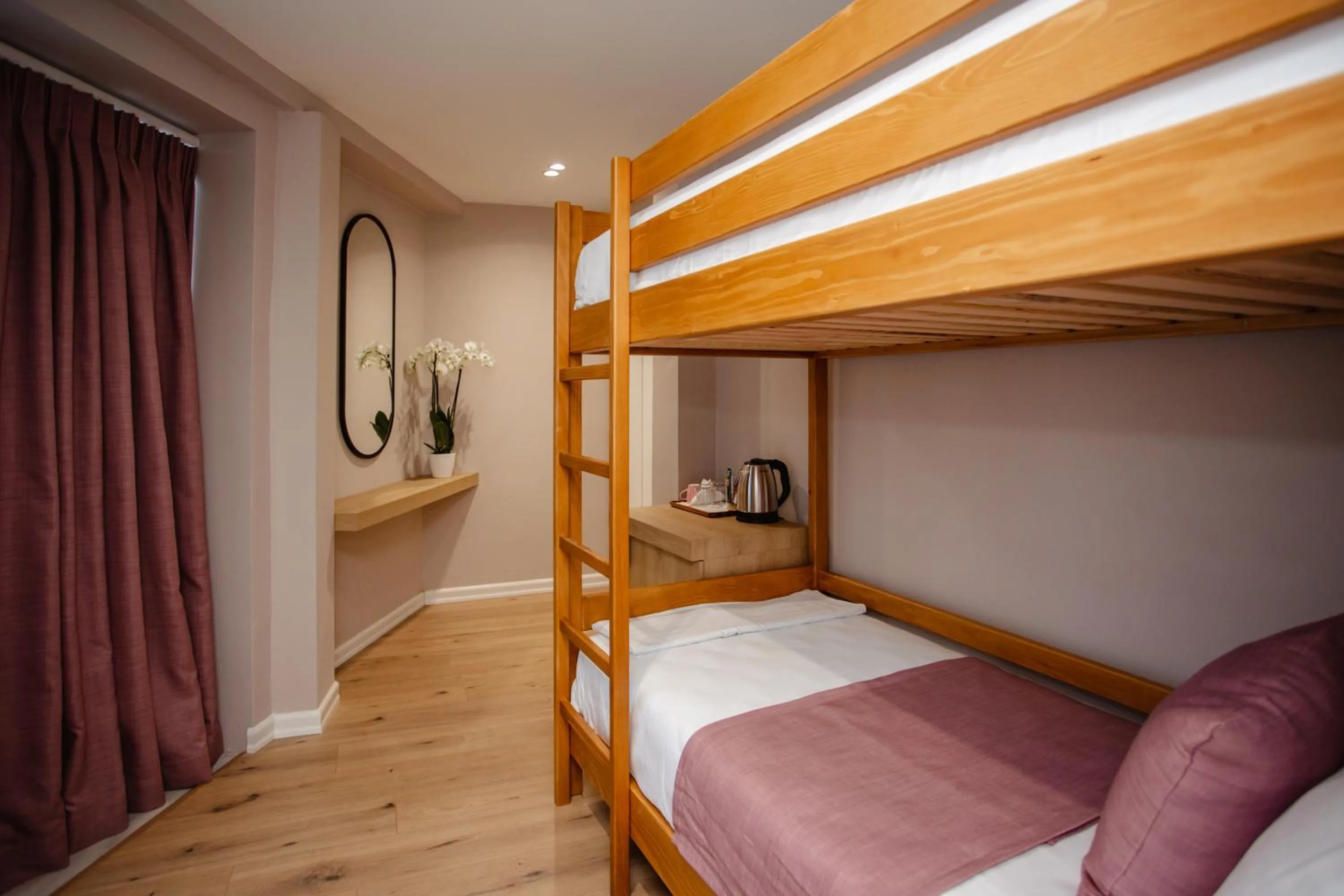 Bed in Oro Inn Hotel