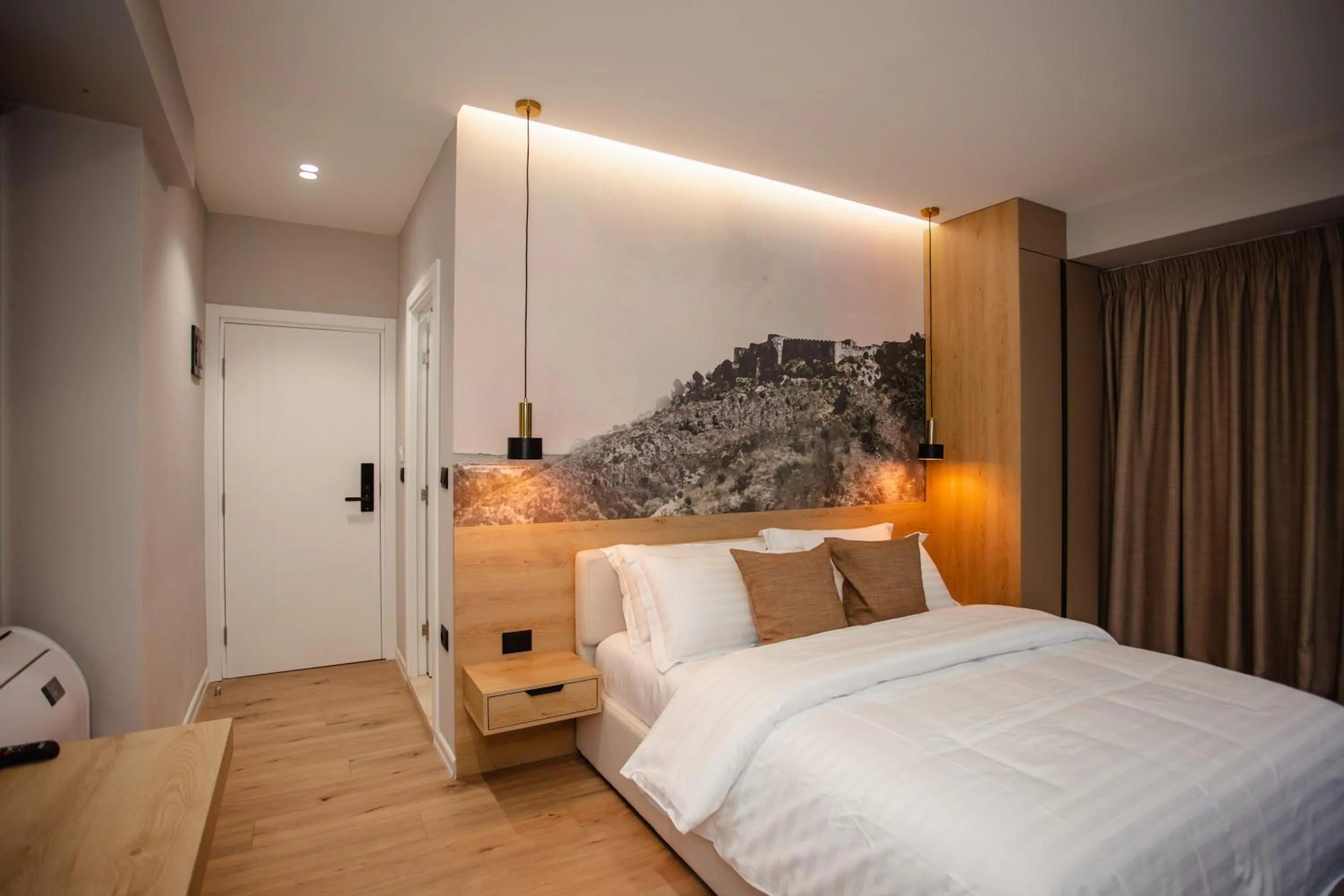 Bed in Oro Inn Hotel